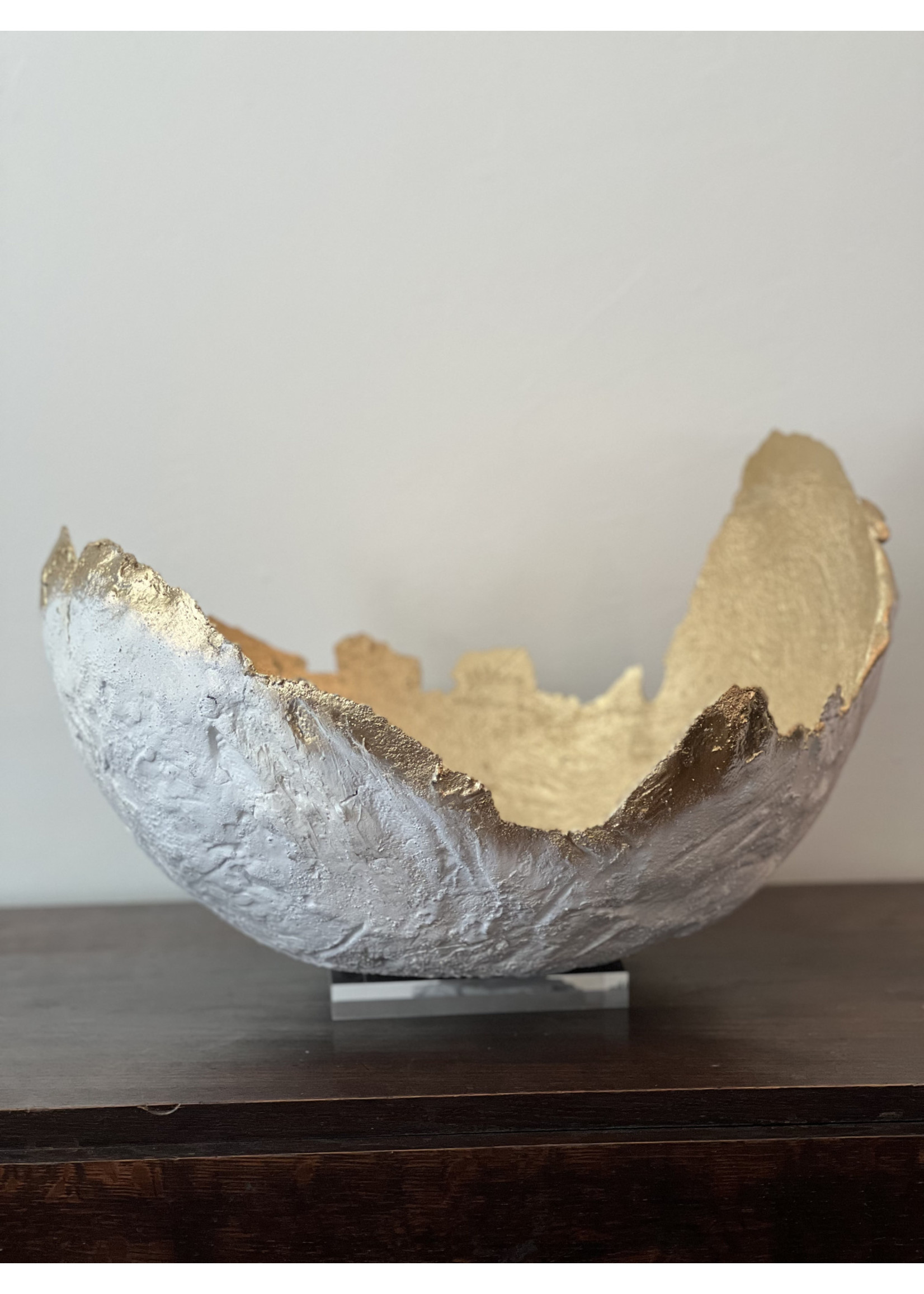 RIVERWOODS ART DECORATIVE CONCRETE BOWL IN WHITE/GOLD