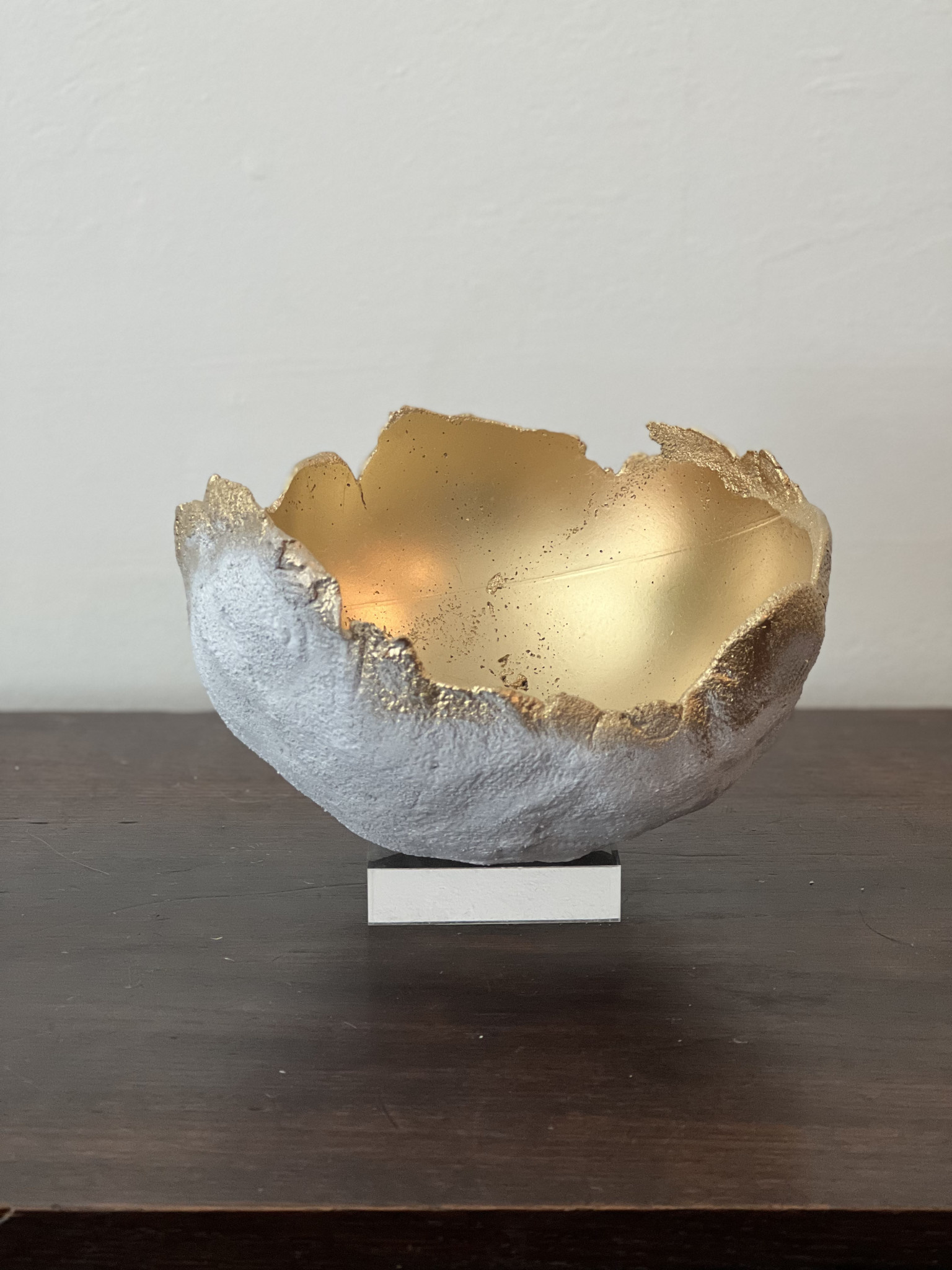 DECORATIVE CONCRETE BOWL IN WHITE/GOLD Sage & Willow