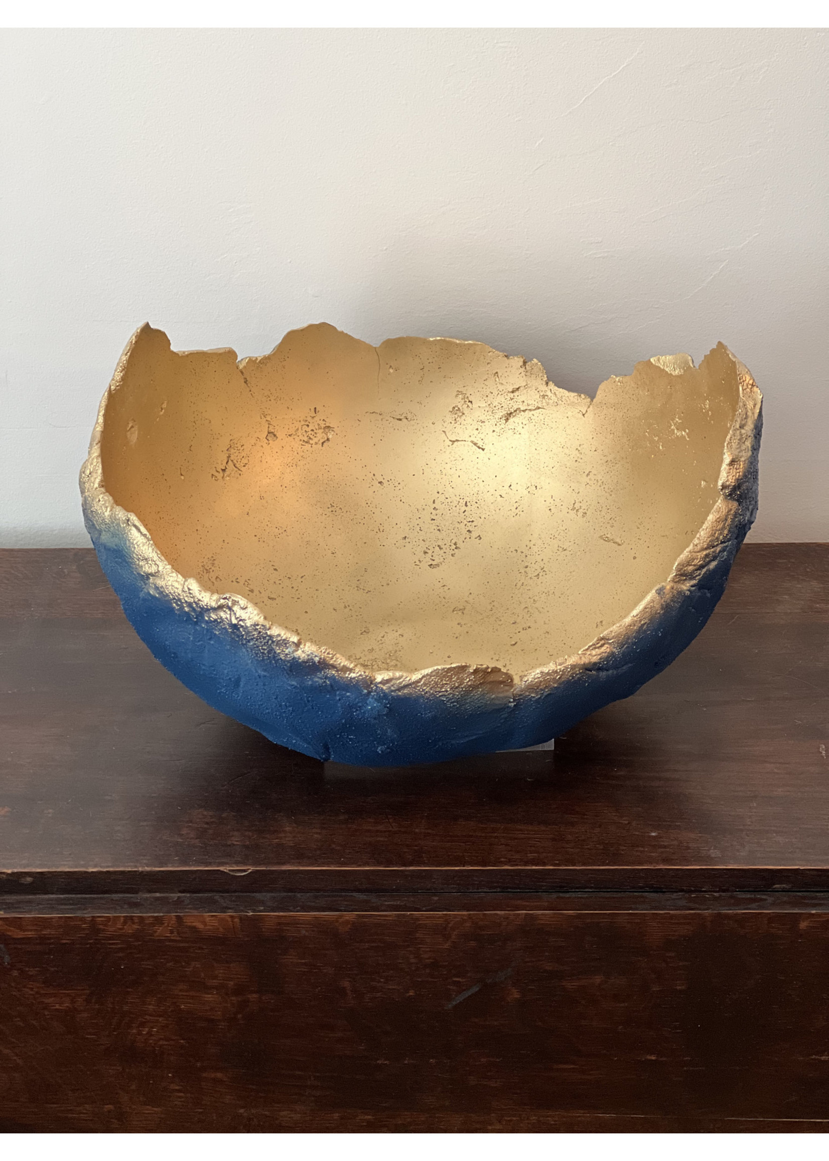 RIVERWOODS ART DECORATIVE CONCRETE BOWL IN NAVY/GOLD