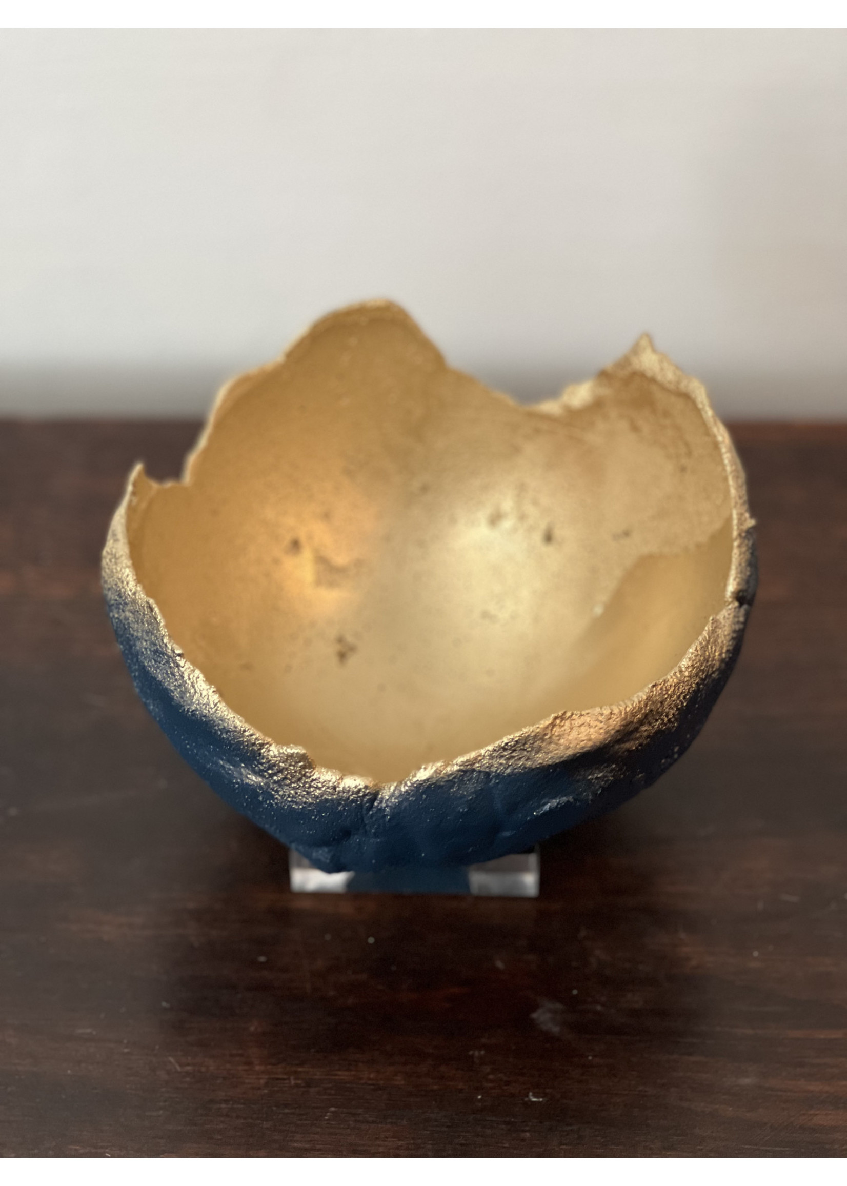 RIVERWOODS ART DECORATIVE CONCRETE BOWL IN NAVY/GOLD