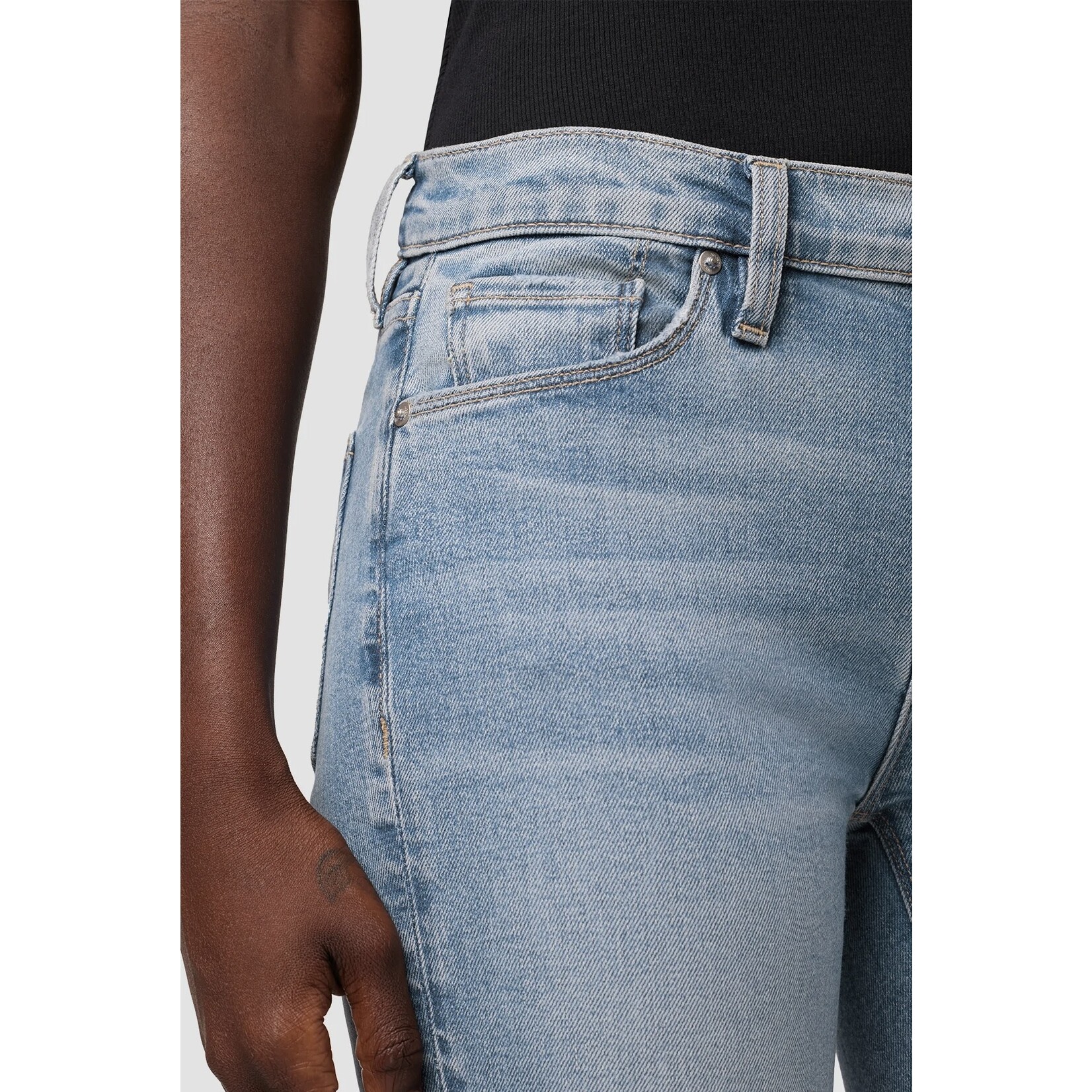 Hudson NICO MID-RISE STRAIGHT ANKLE W SLIT HEM in OASIS