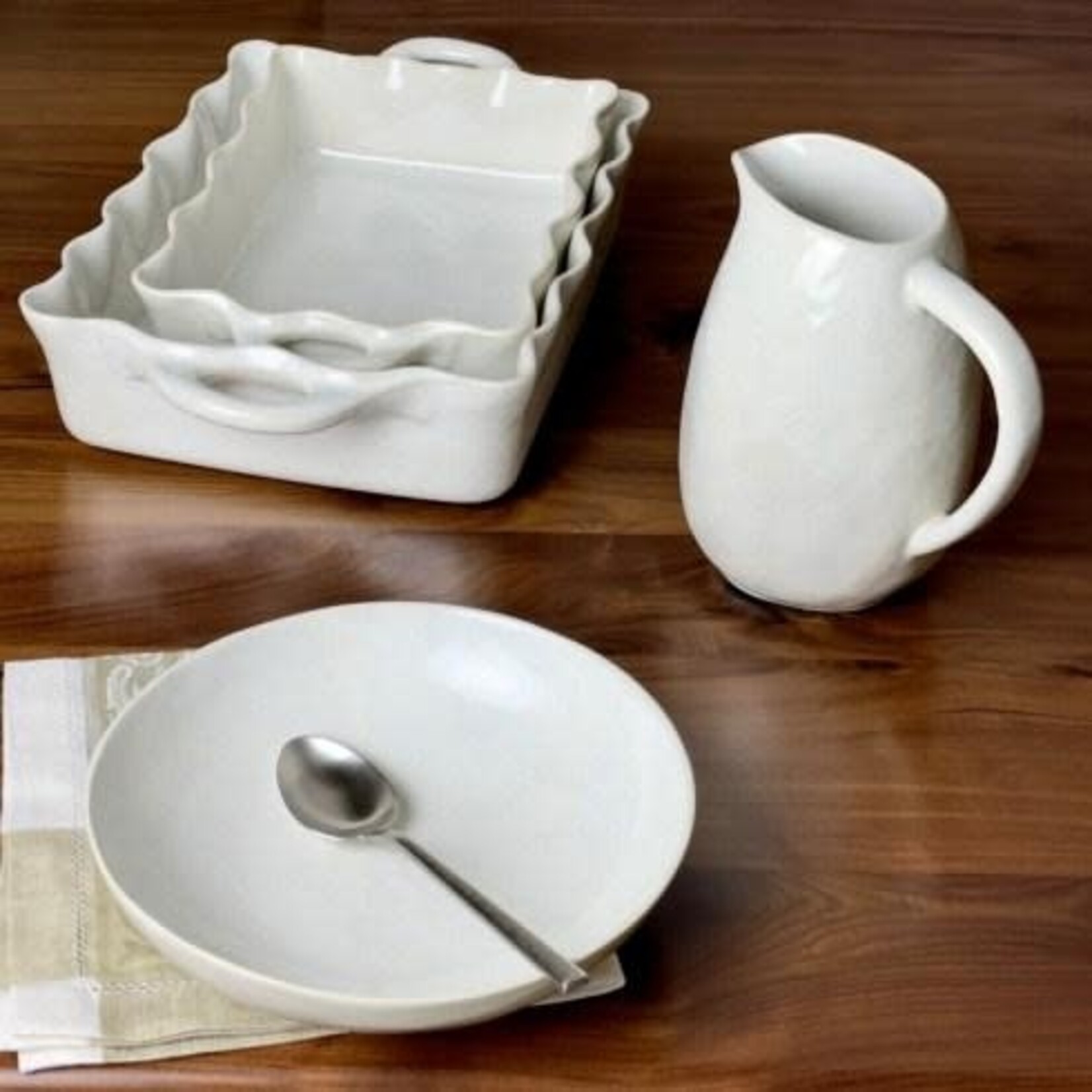 Carmel Ceramica Cozina White Large Ruffled Baker