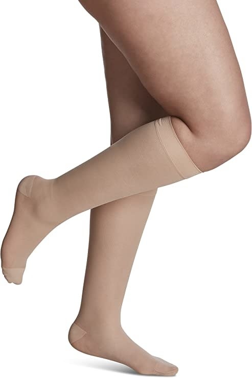Style Medium Sheer Knee High For Women 20-30mmHg