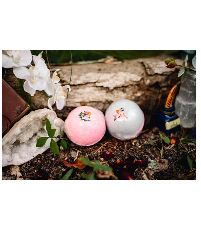 F&F AVA'S BUBBLE GUM BATH BOMB