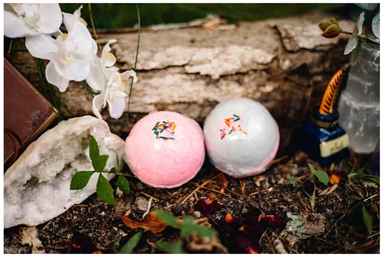 F&F AVA'S BUBBLE GUM BATH BOMB
