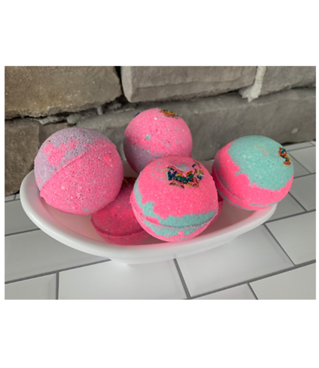 F&F AVA'S BUBBLE GUM BATH BOMB