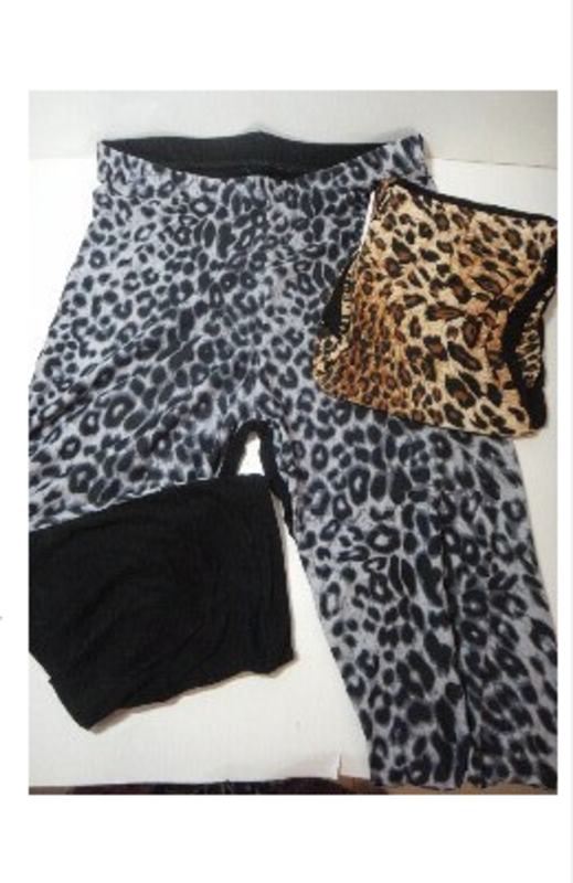 3/4 LENGTH LEGGINGS - BLACK w/ANIMAL DESIGN - #RLG-11B