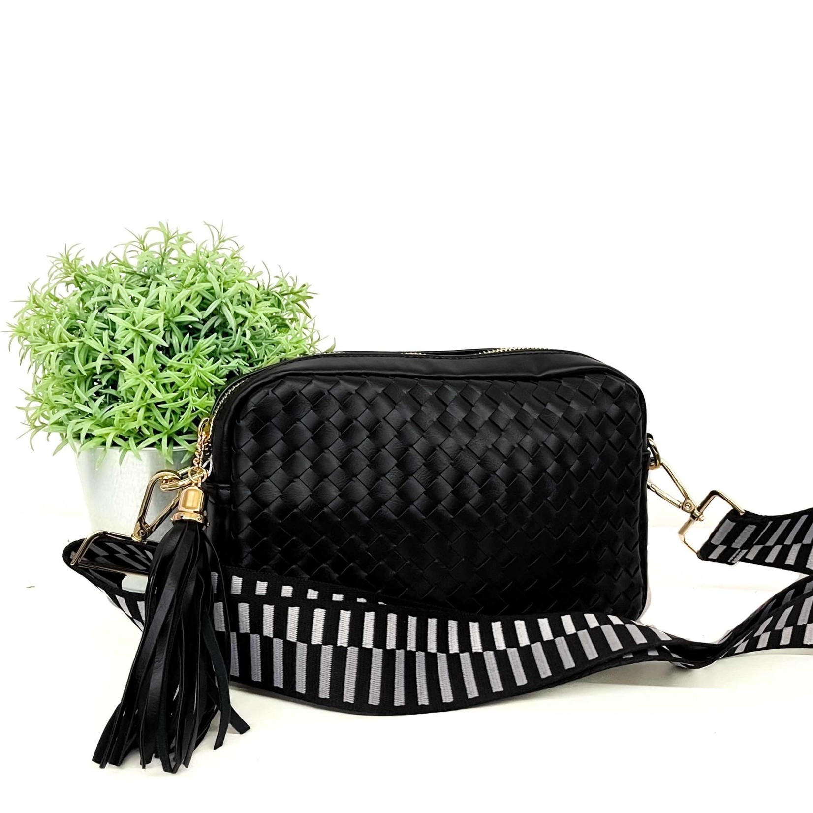 Pretty Simple Willow Woven Crossbody Bag