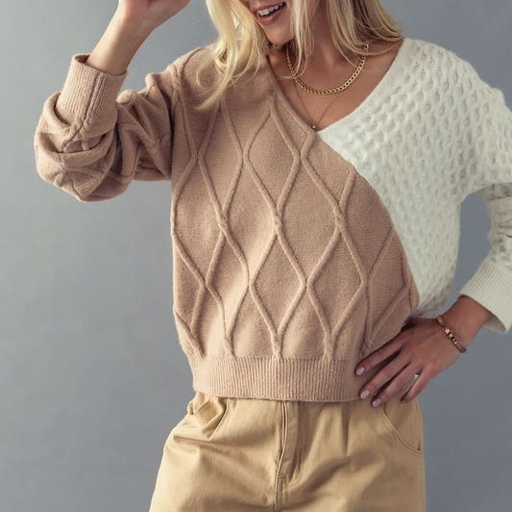 Urban Daizy Paige Quilted Twist Back Sweater