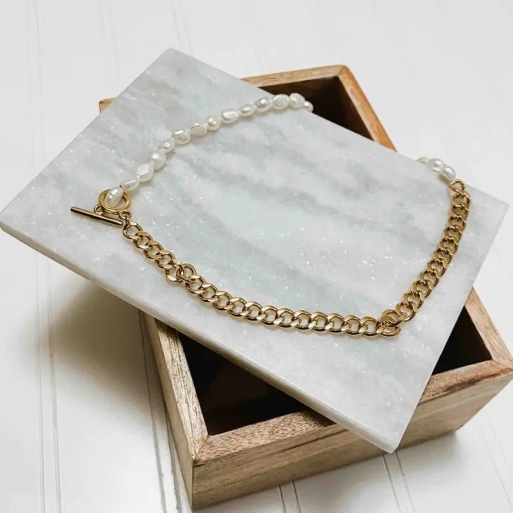 Pretty Simple Pearled Chain Necklace (Waterproof)