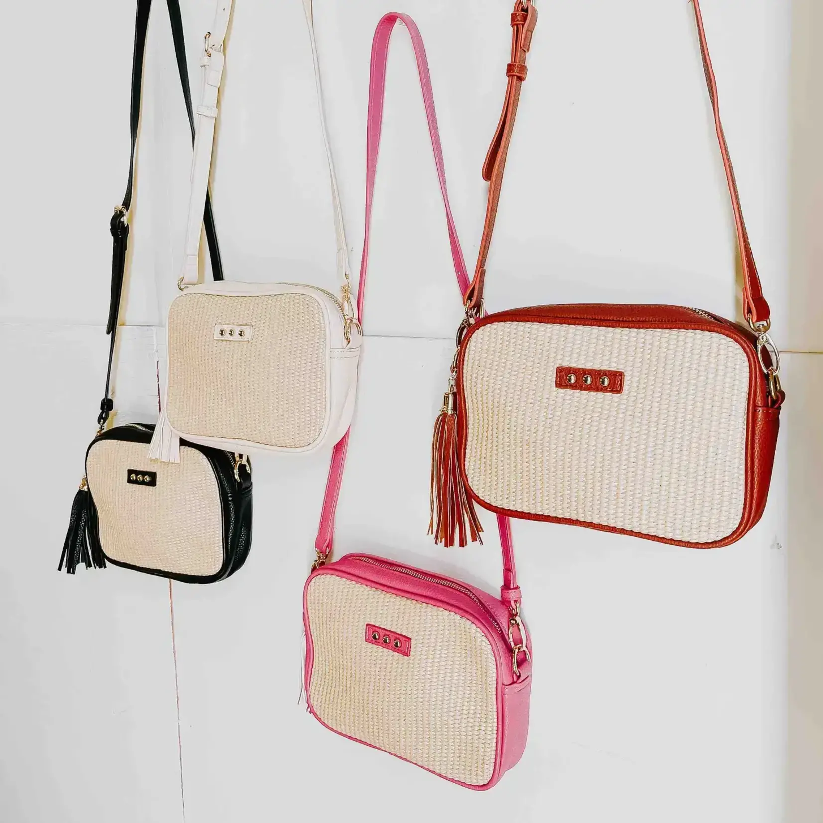 Pretty Simple The Savi Straw Camera Bag