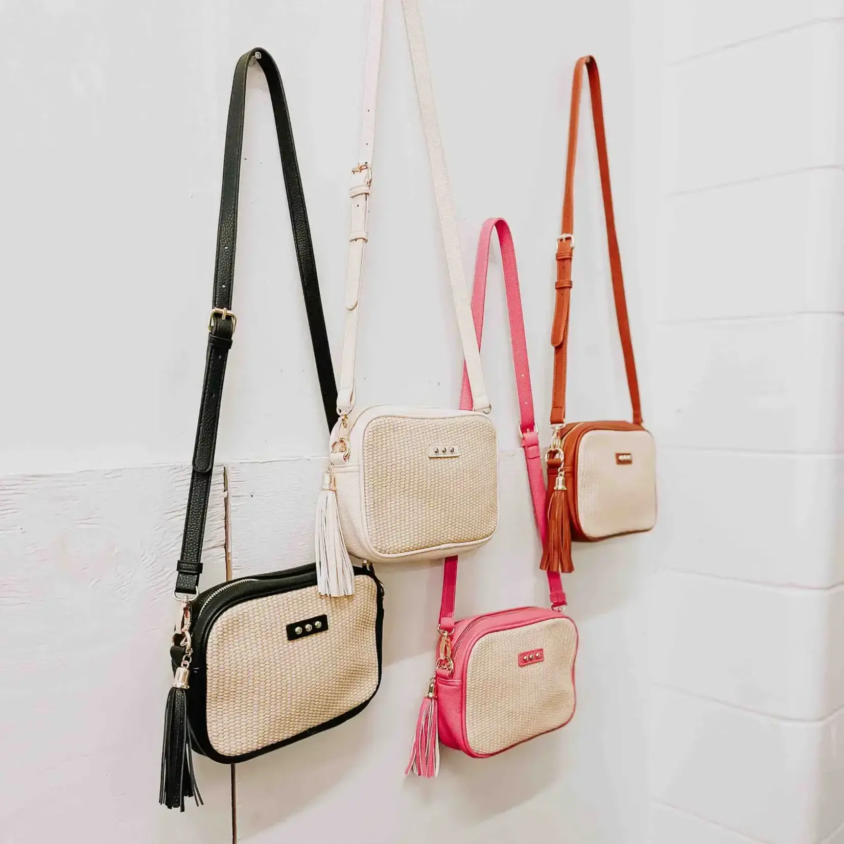 Pretty Simple The Savi Straw Camera Bag