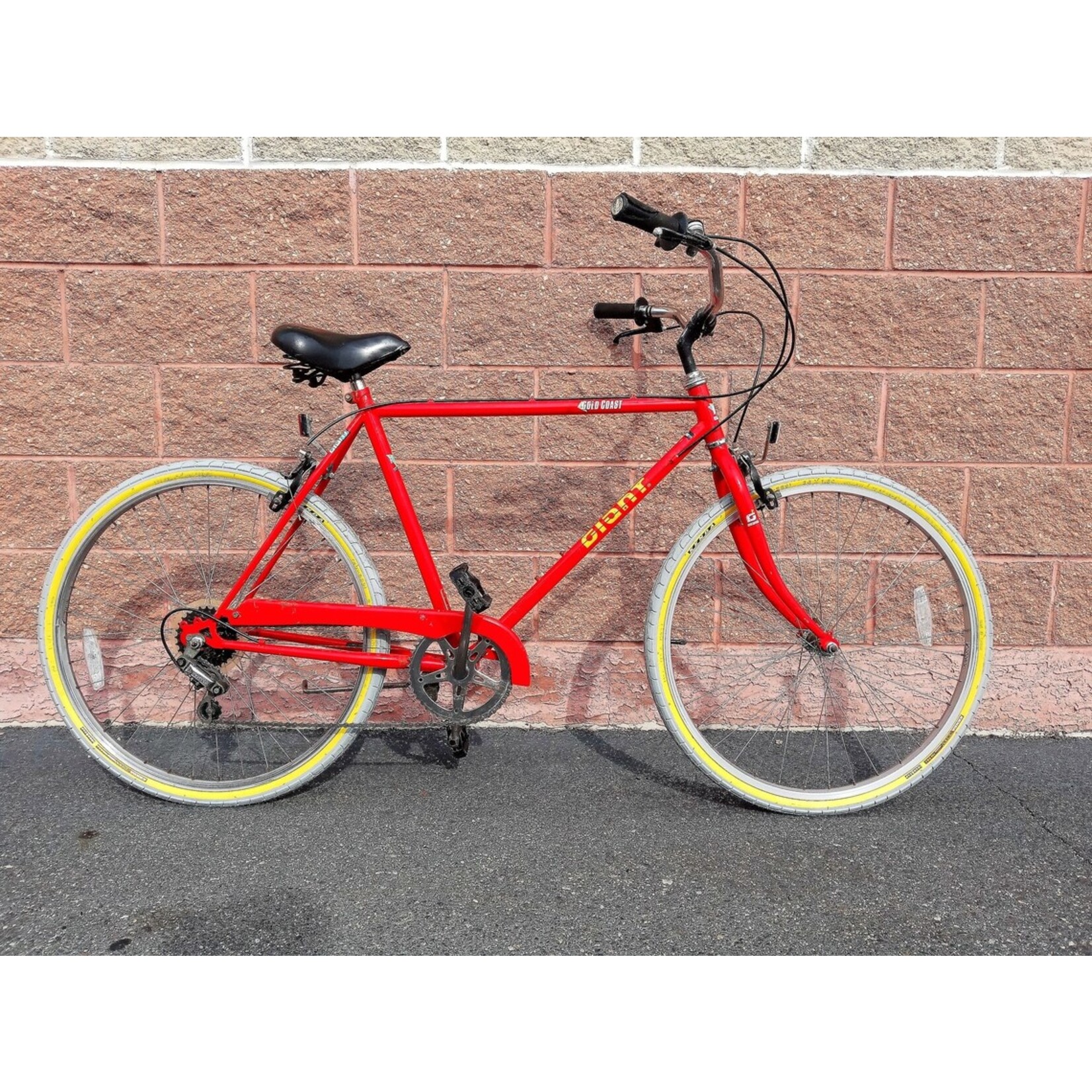 Vintage Giant Gold Coast Bicycle Freedom City Bike Club