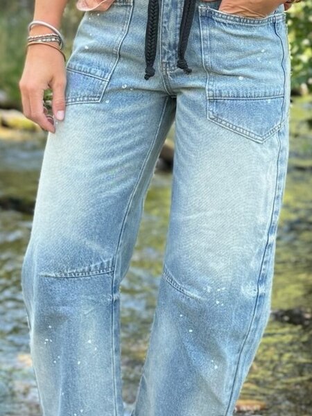 HORSESHOE JEANS w/ BELT