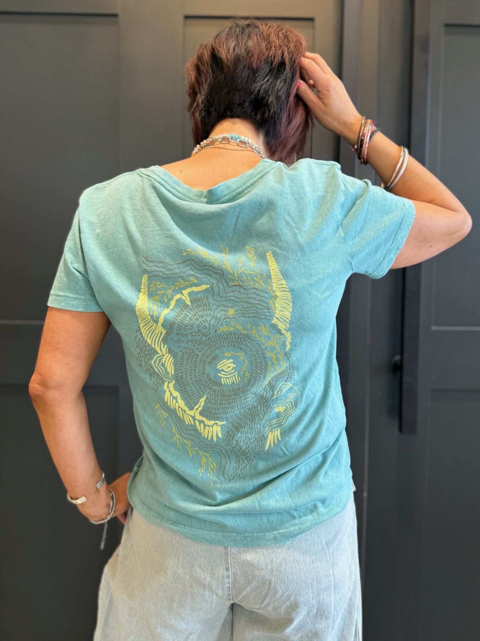 EMBELLISHED BISON V-neck Tshirt