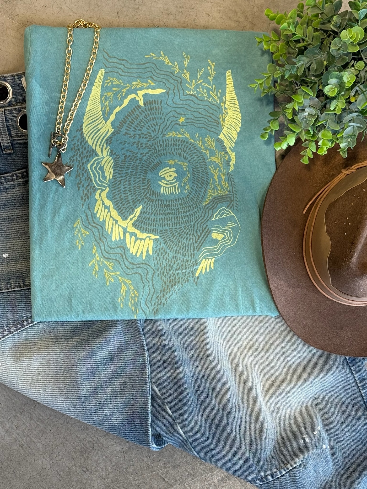 EMBELLISHED BISON V-neck Tshirt