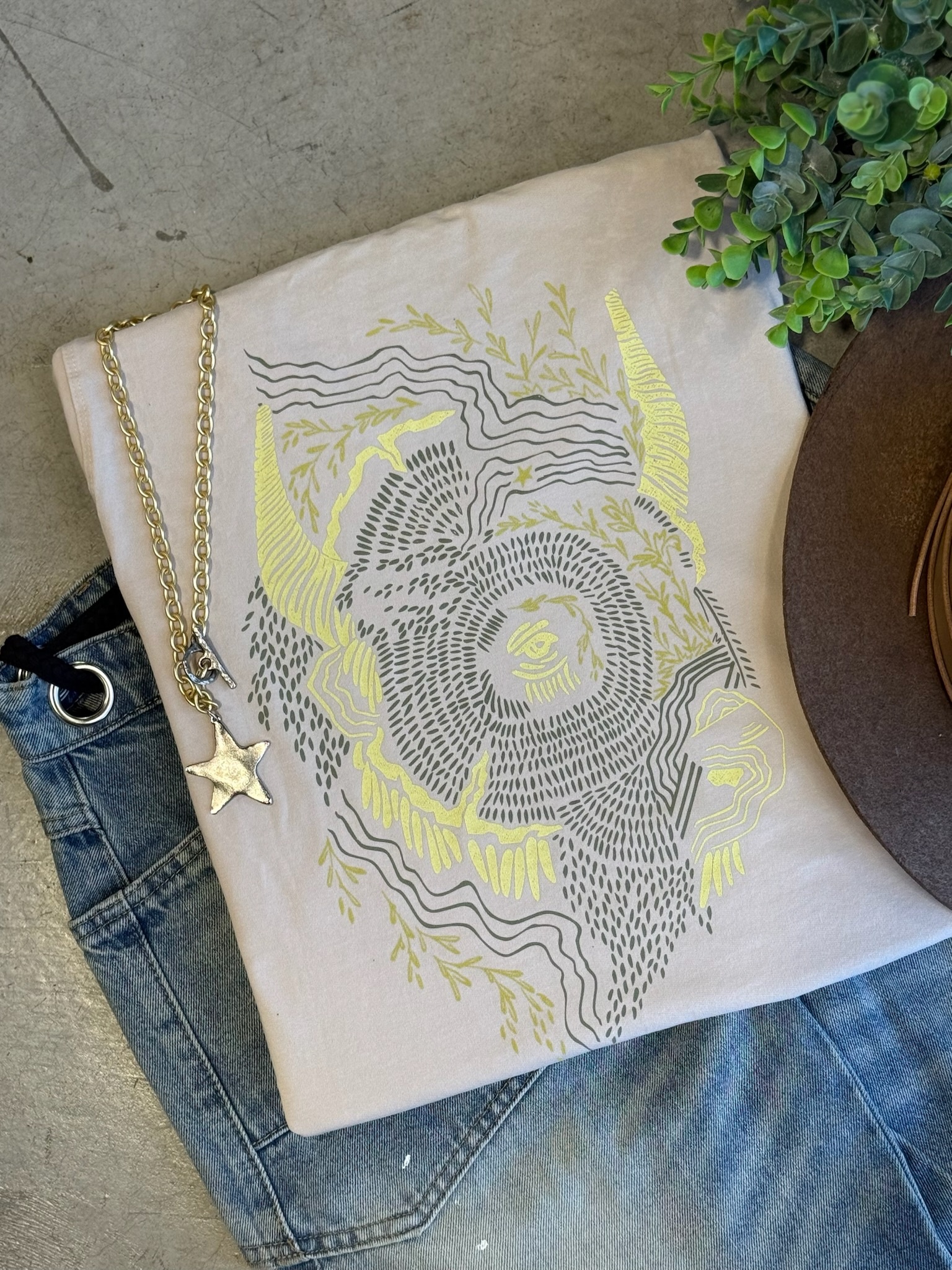 EMBELLISHED BISON V-neck Tshirt