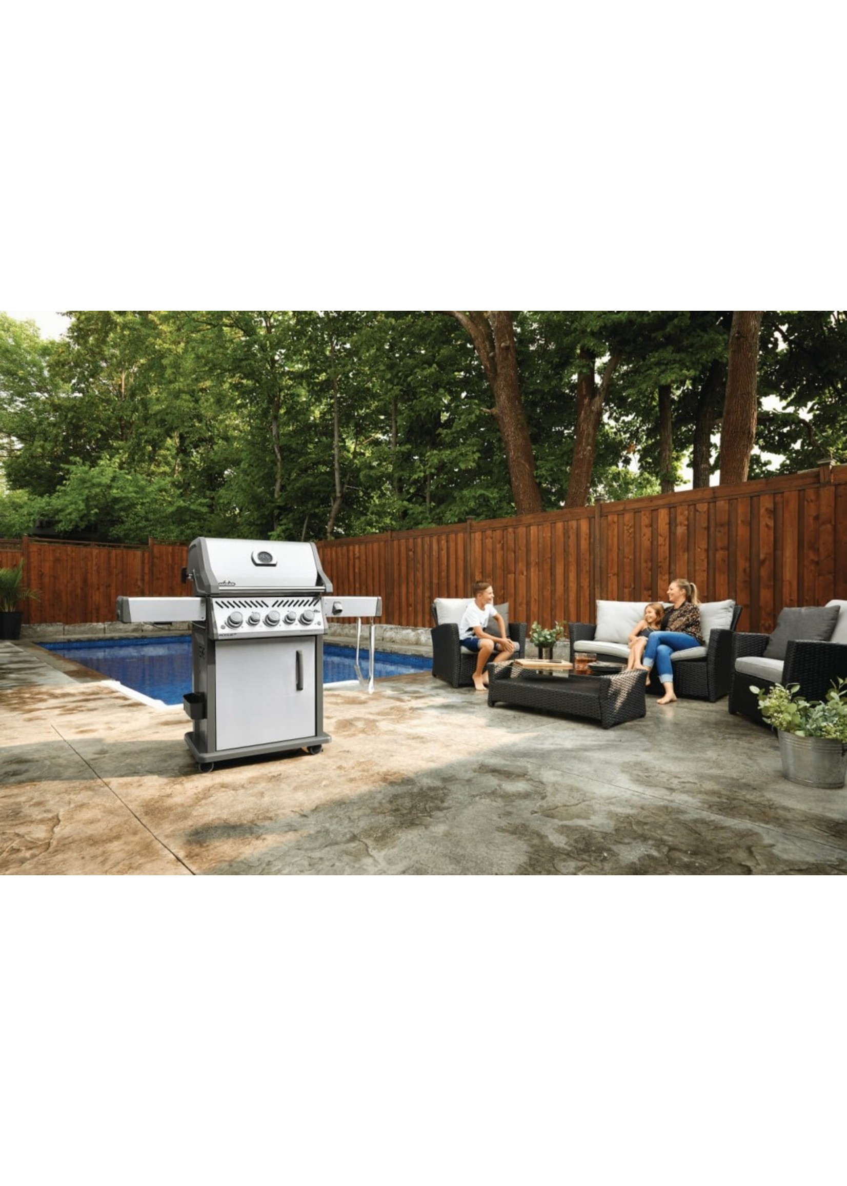 Napoleon ROGUE® SE 425 NATURAL GAS GRILL WITH INFRARED REAR AND SIDE BURNERS, STAINLESS STEEL