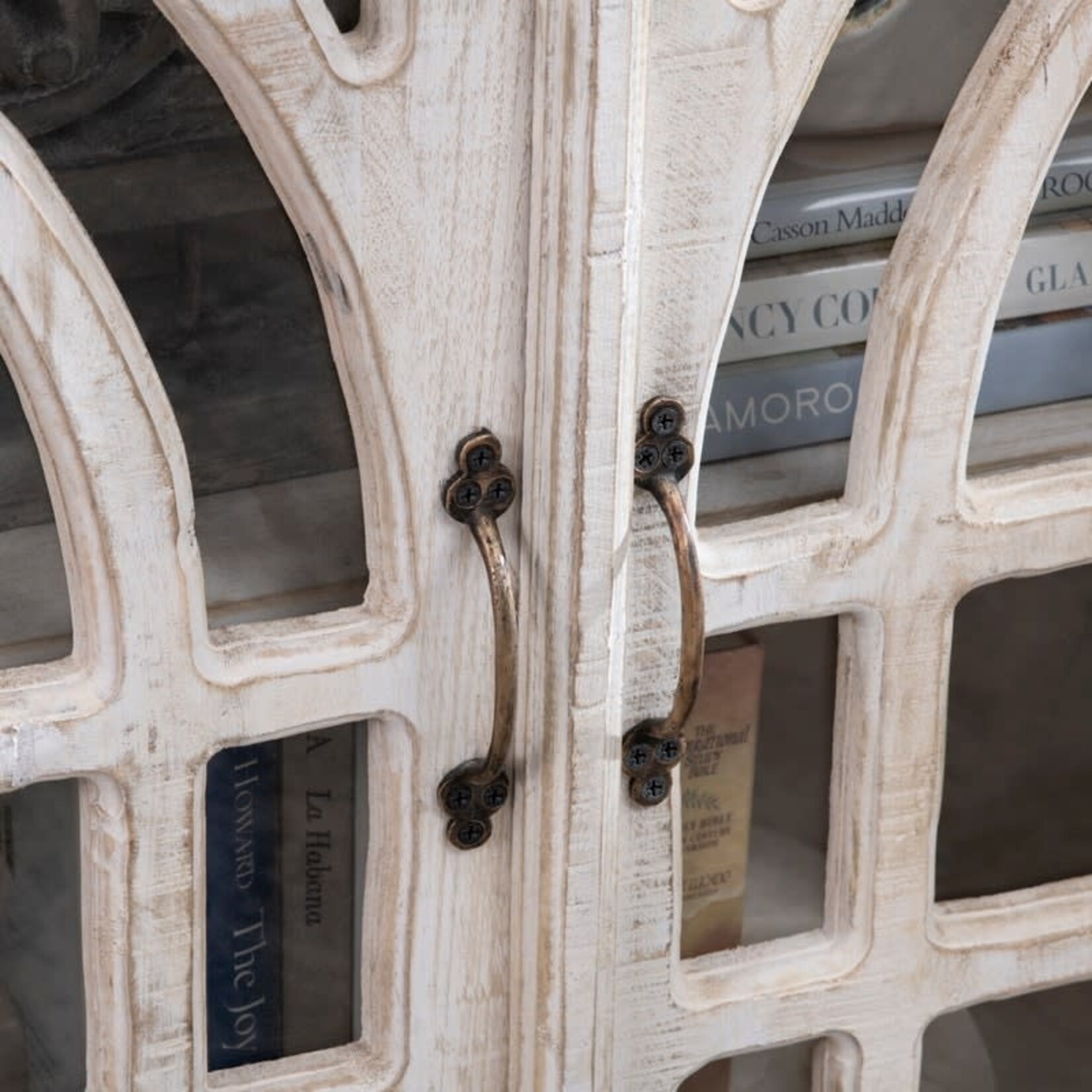 Crestview Bengal Manor Cathedral Sideboard (M3UM)
