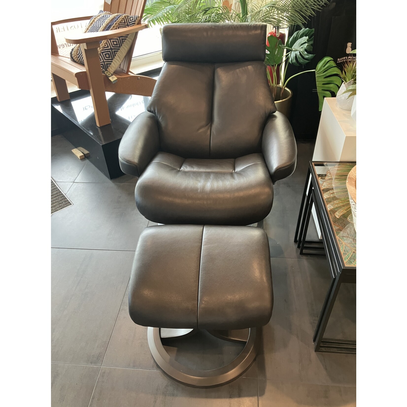 Nordic 85L Chair and Ottoman S 553 Charcoal
