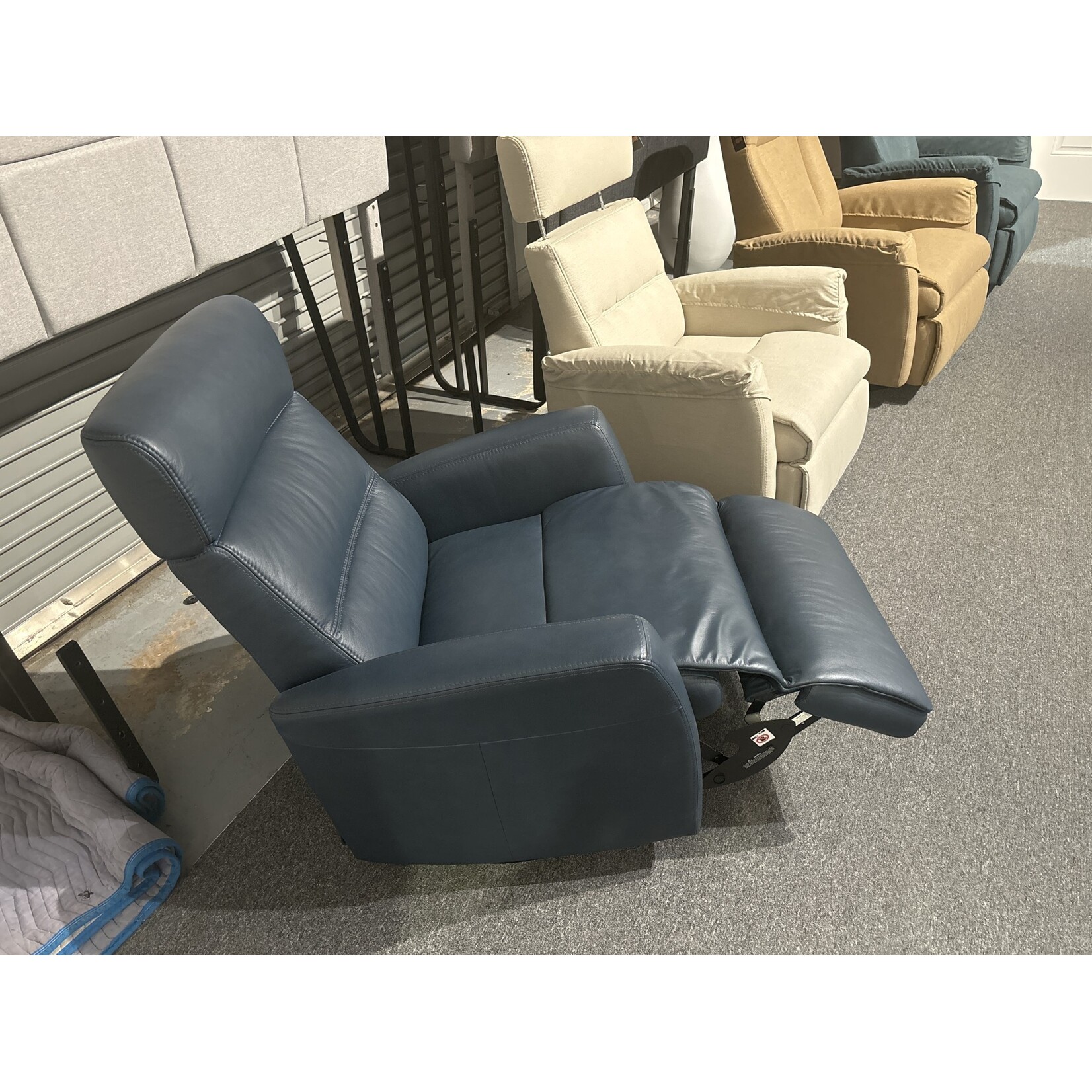 DIVANI RG325-T415 Pacific Manual Recliner Leather (SP)