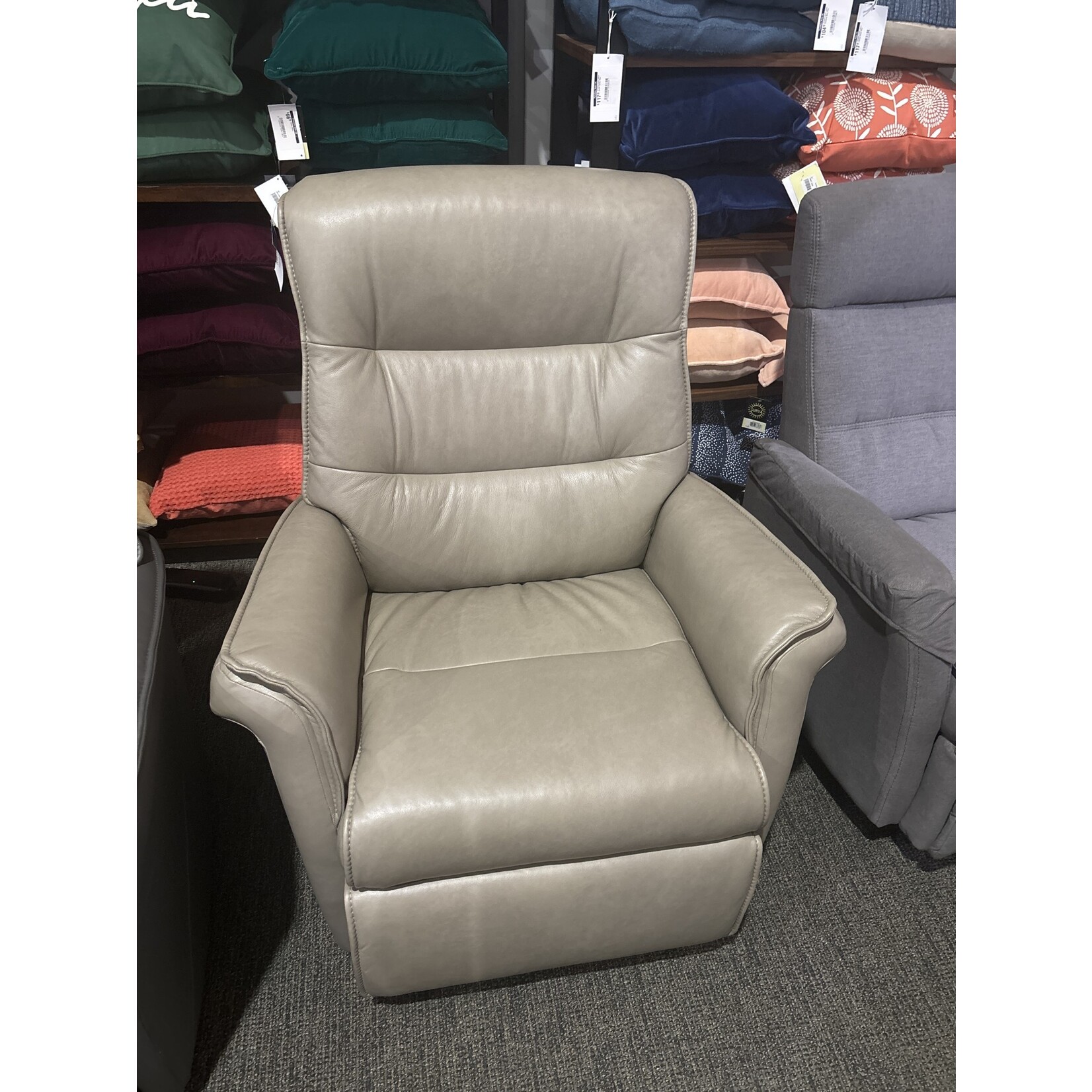 CHELSEA RM399-S552 Dove Leather Power Recliner