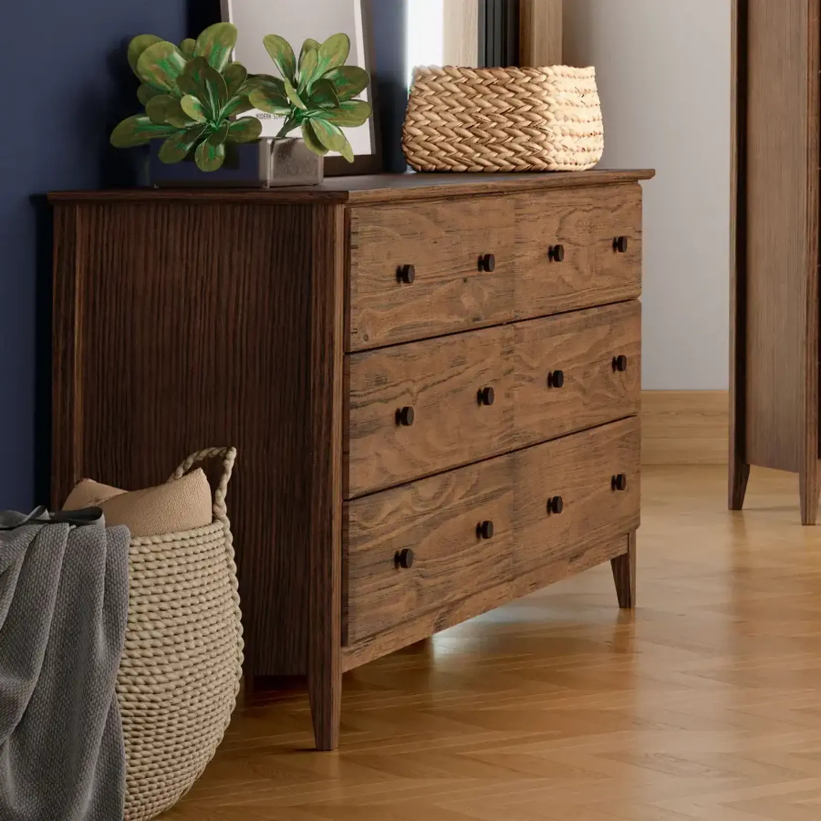 GrainWood Greenport 6 drawer Dresser- Solid Wood - Finish brushed Walnut