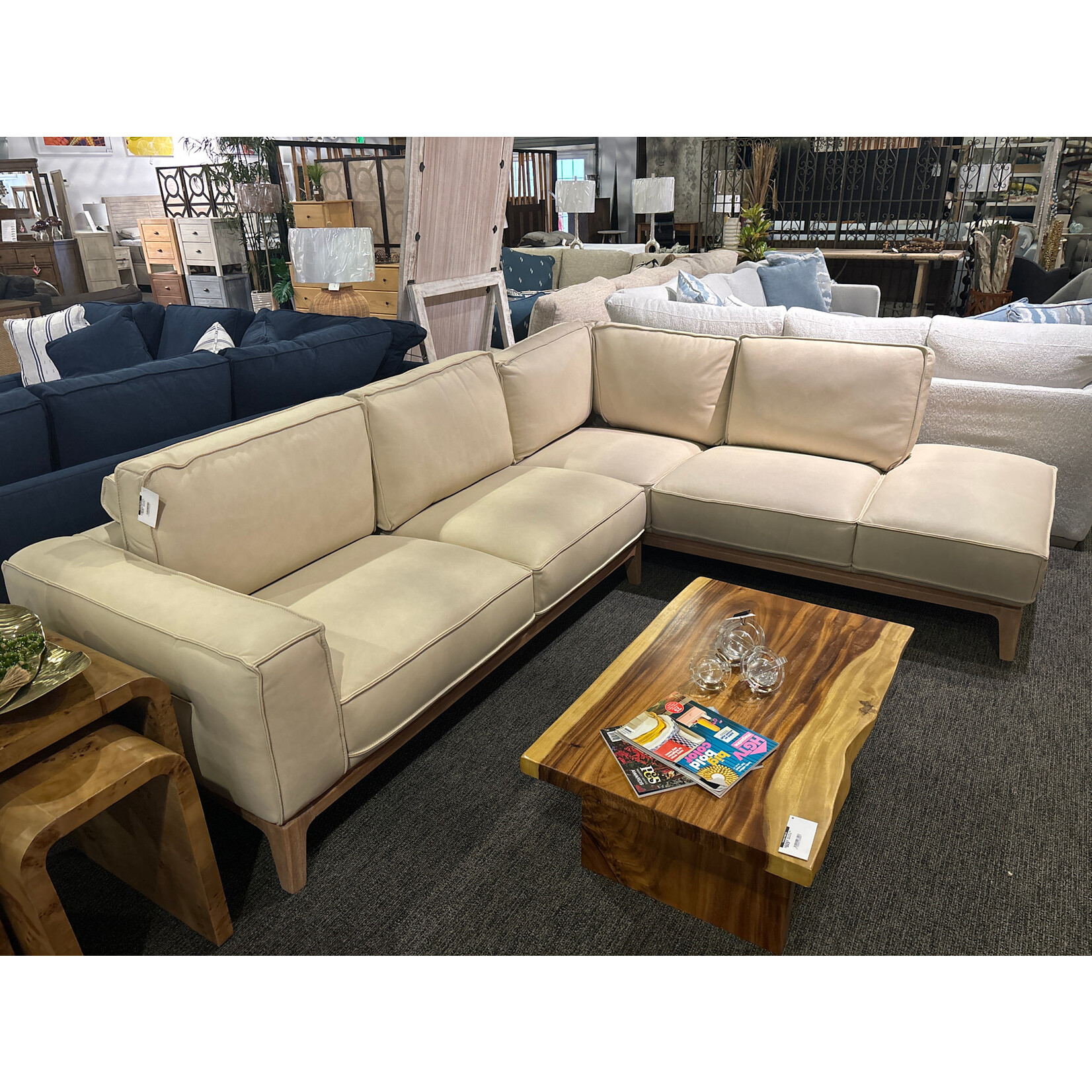 33575-GLE2221 Chalk Leather 2pc Sectional