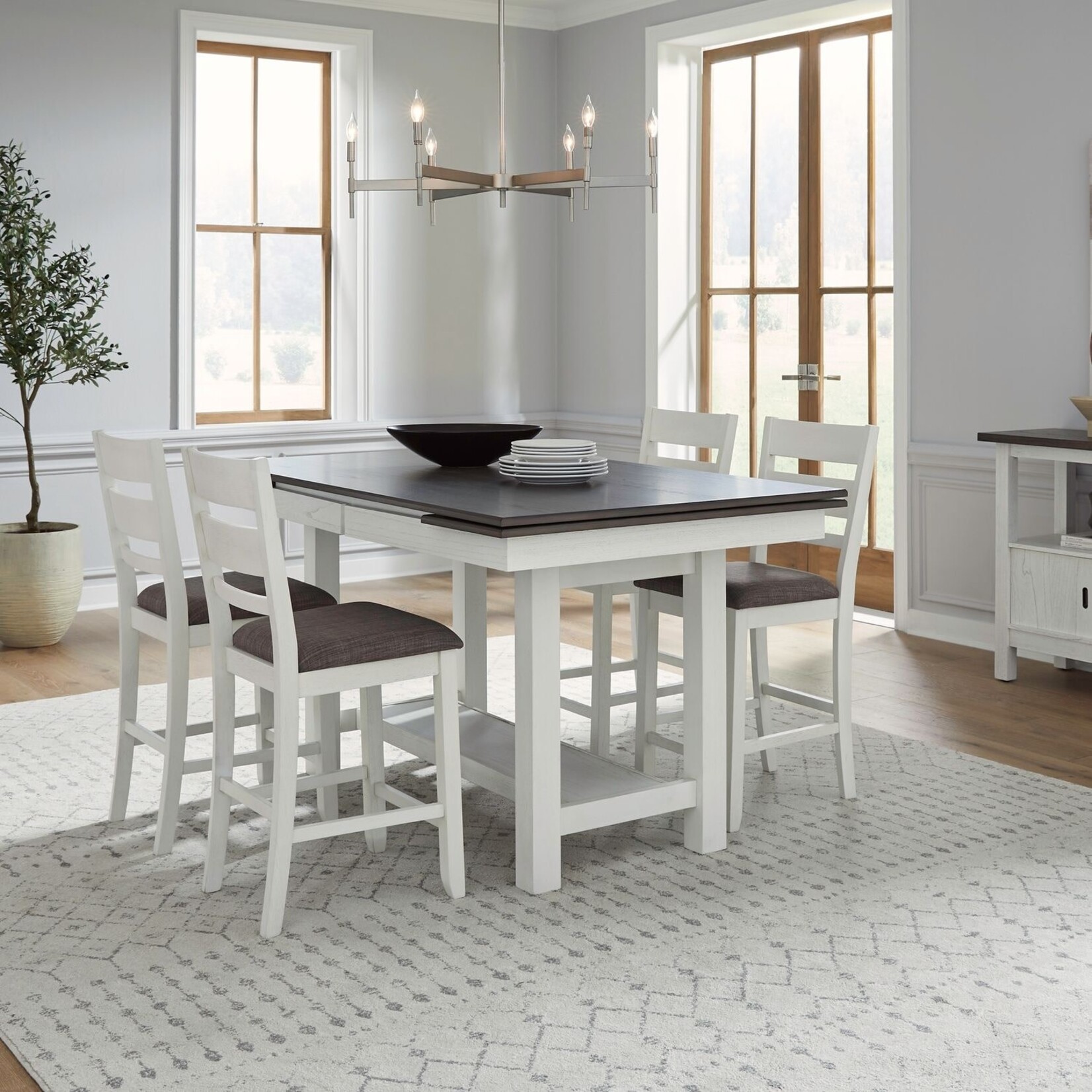 Liberty Furniture Brook Bay White Gathering Trestle Table w/4 Chairs