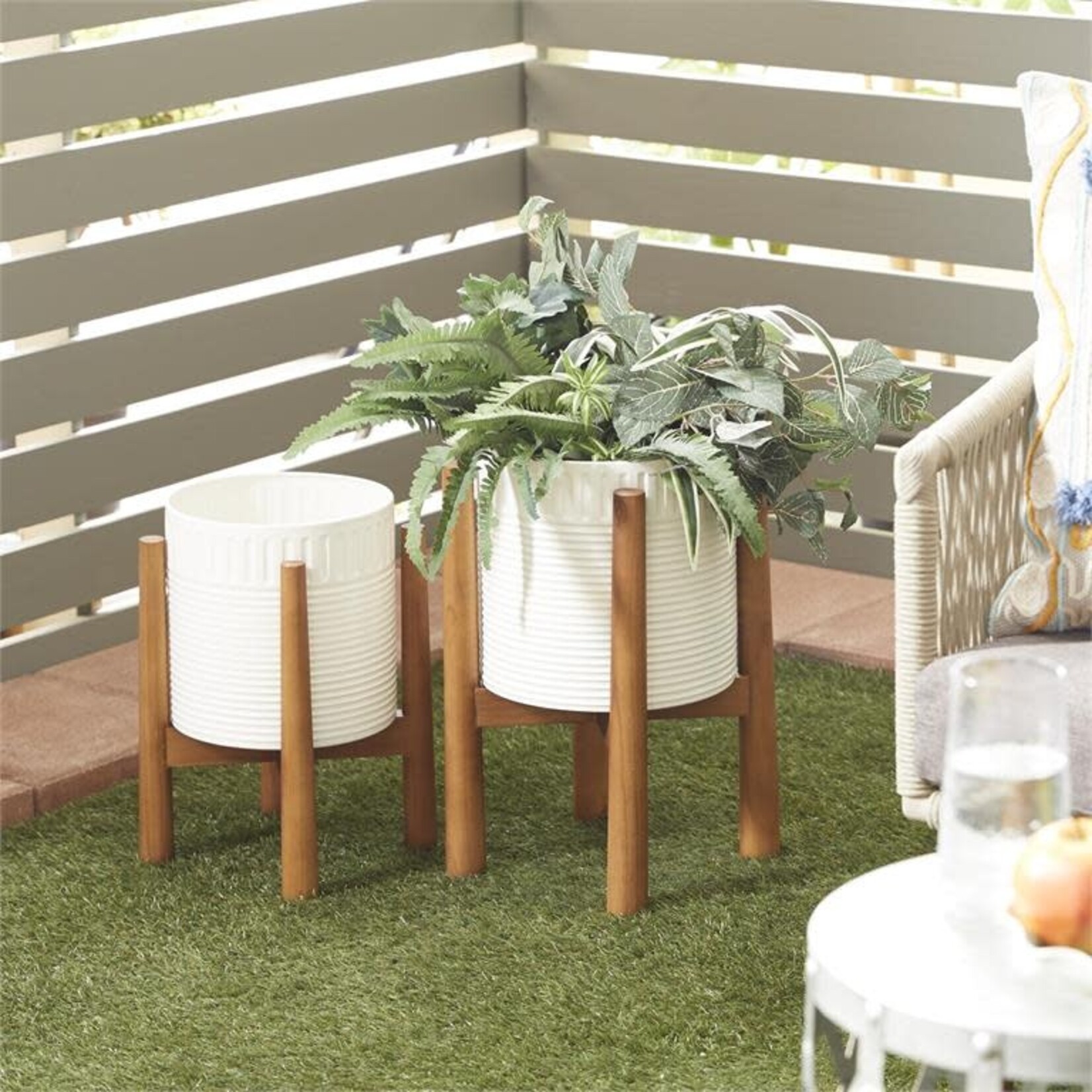 Uma White Metal Indoor Outdoor Planter with Removable Wood Stand s/2