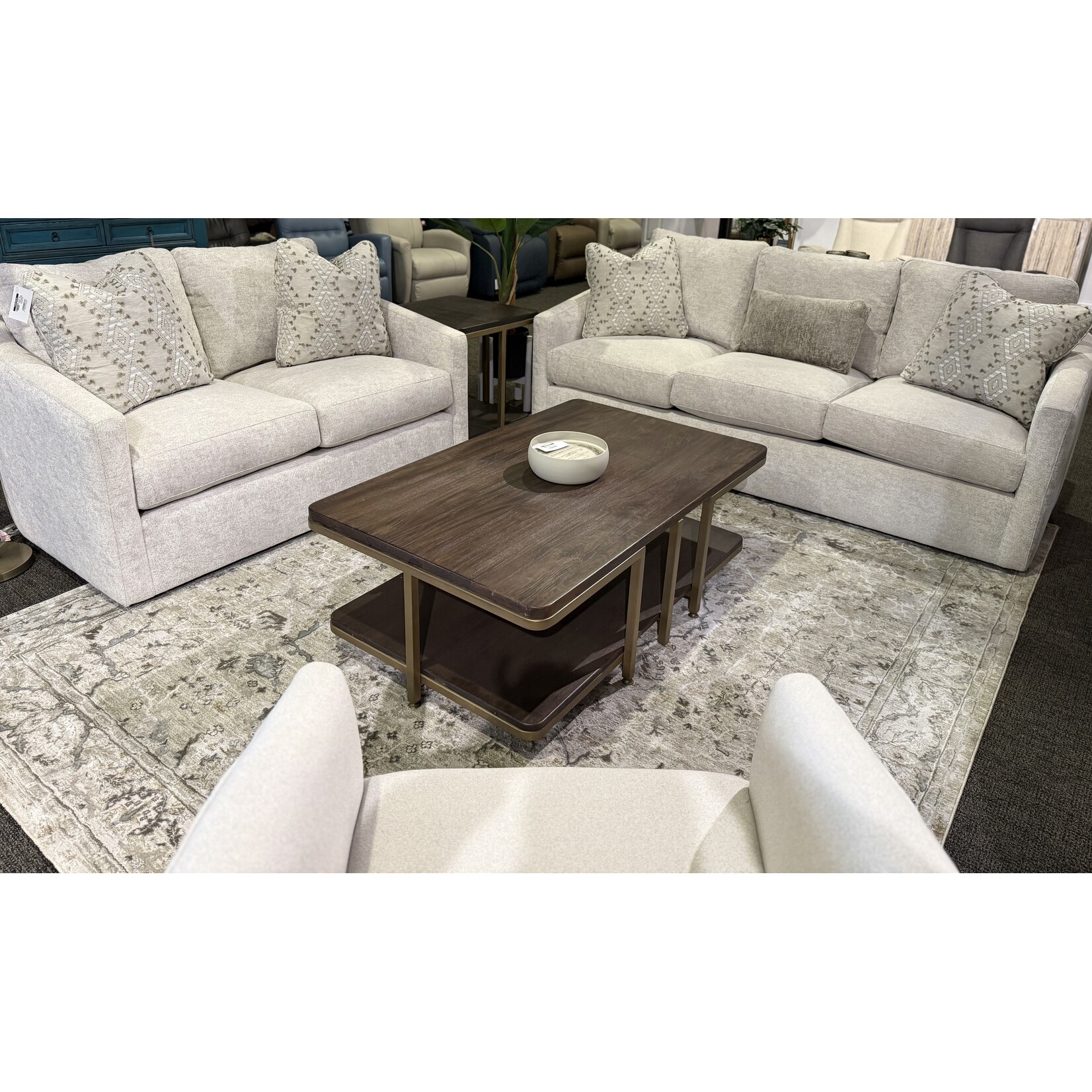 Craftmaster 7168 Sofa and Loveseat - Hillman10/Advantage10/Bungalow10