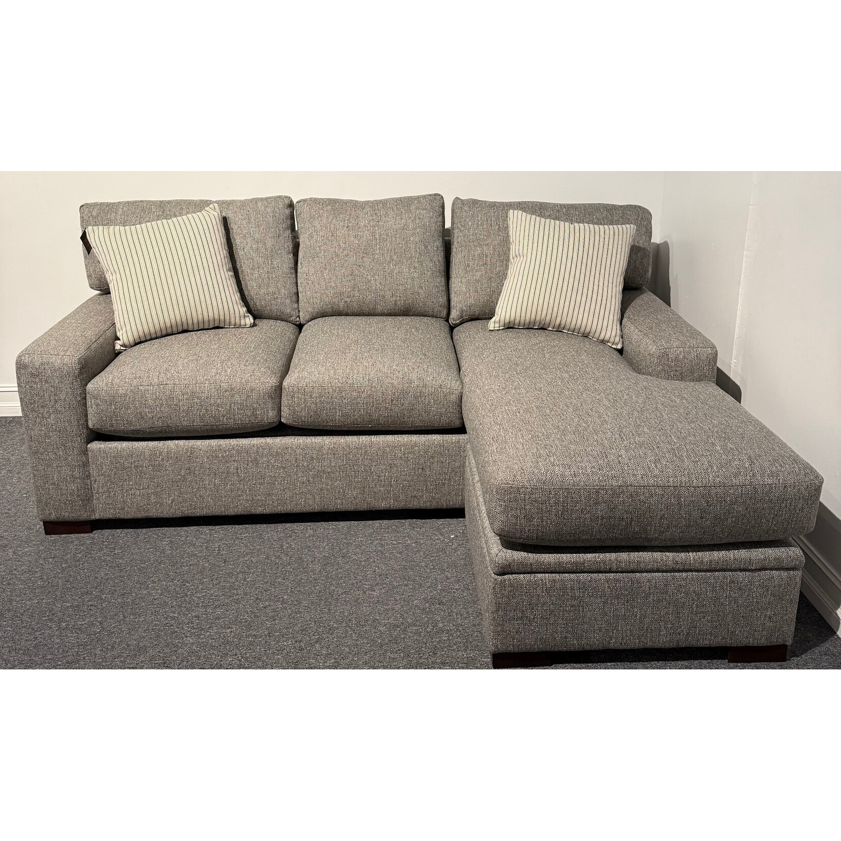 OvernightSofa 5190-Z Sugarshack Pebble Queen Sleeper  w/reversible Storage Chaise