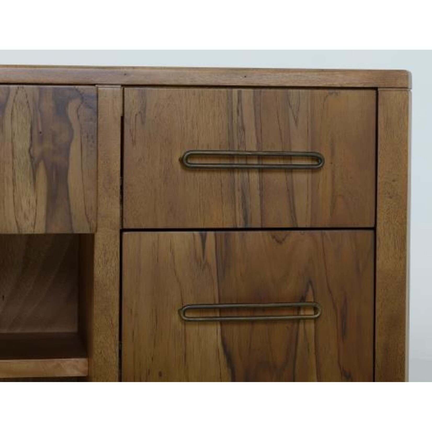 IFD Balam Brown Console