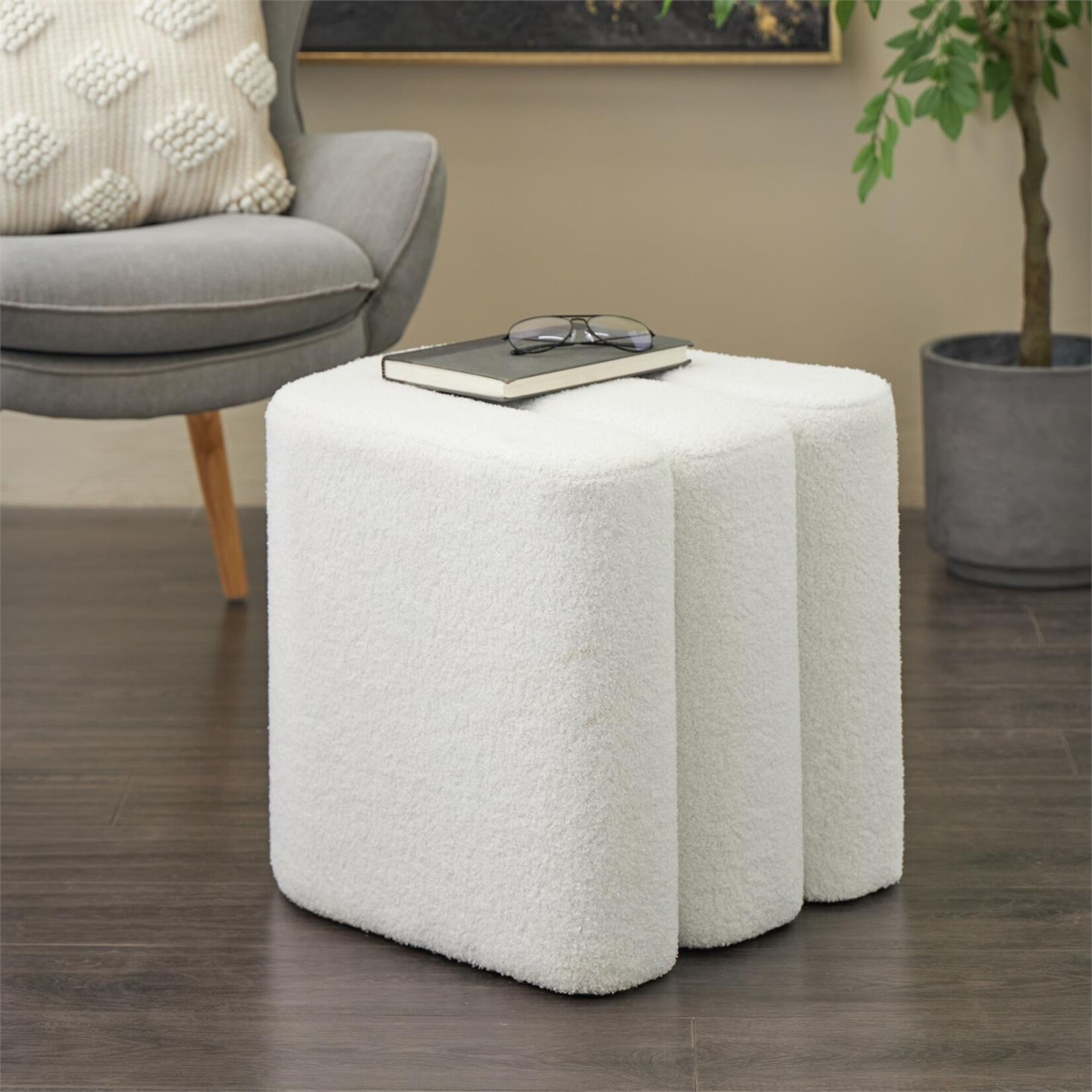 Deco Marche White Polyester W-Shaped Room Ottoman 18"x 18"