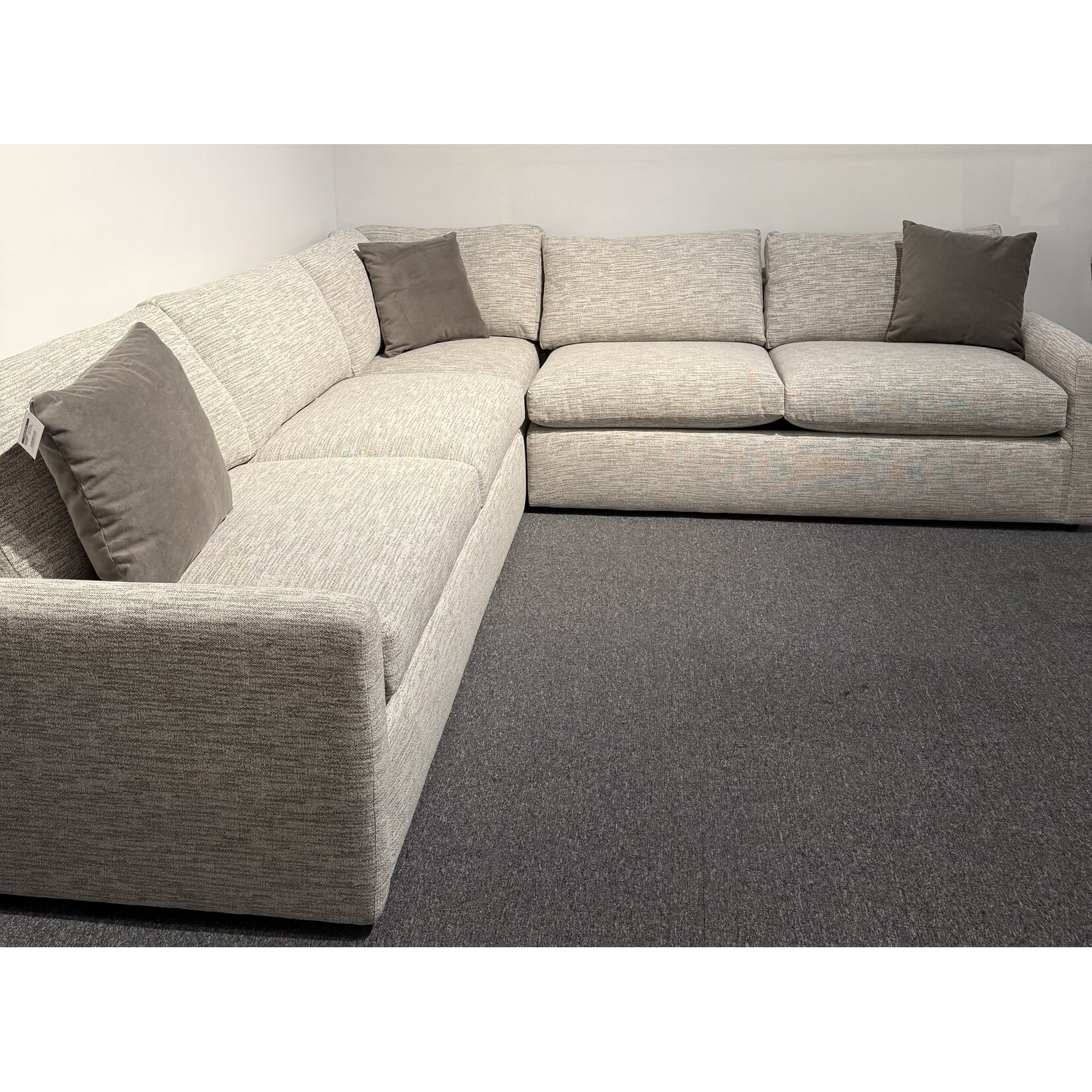 OvernightSofa 125 Sectional w/Queen Sleeper Tribute Linen