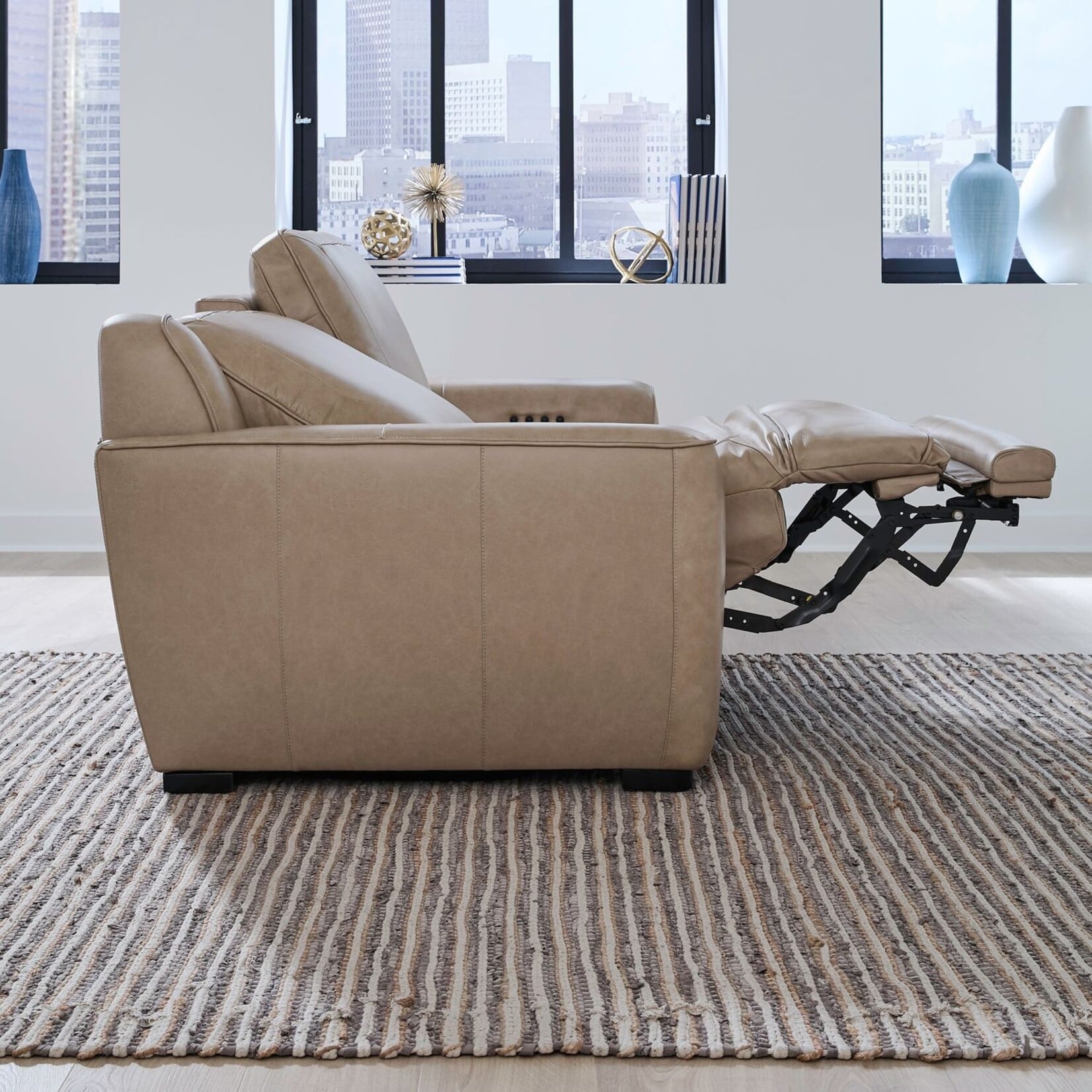 Liberty Furniture Blake Oatmeal Leather Power Sofa