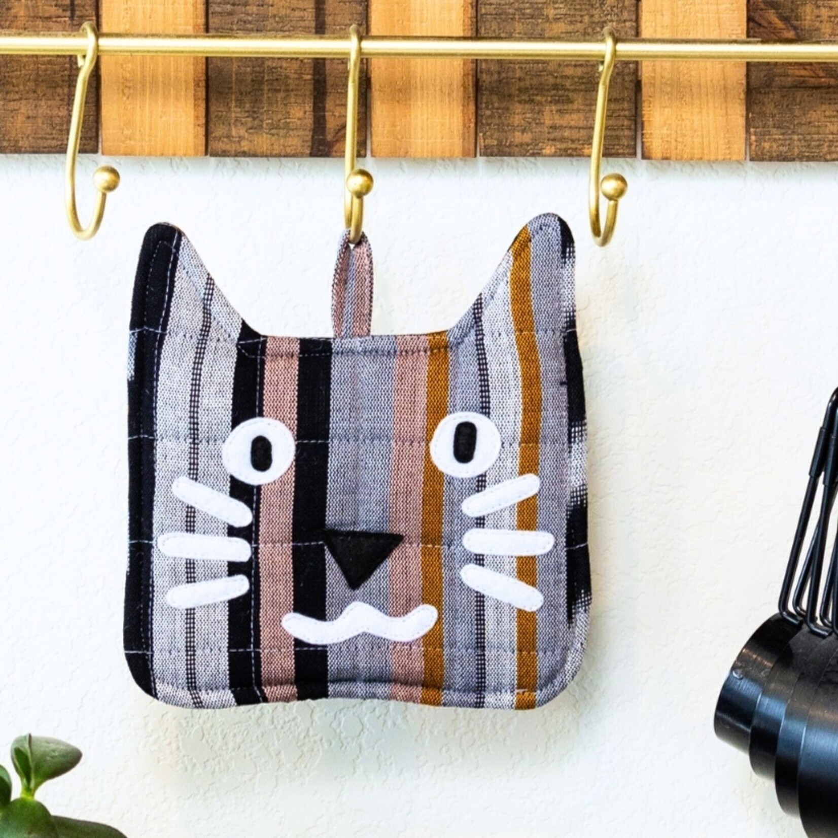 Guatemala Pot Holder Cat