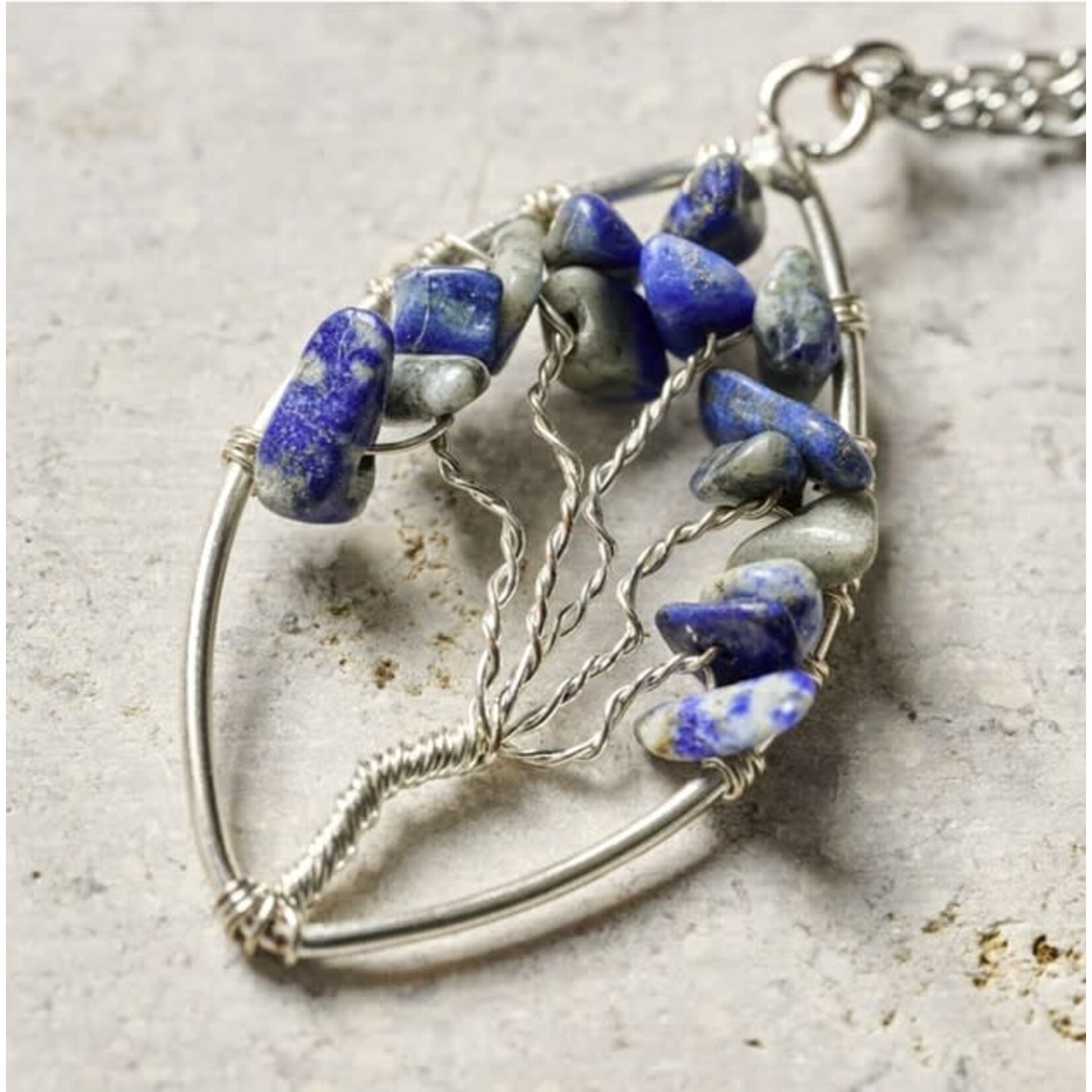 India Necklace Tree Wire Oval Ir/Br/Lapis 15L Silv/Blue