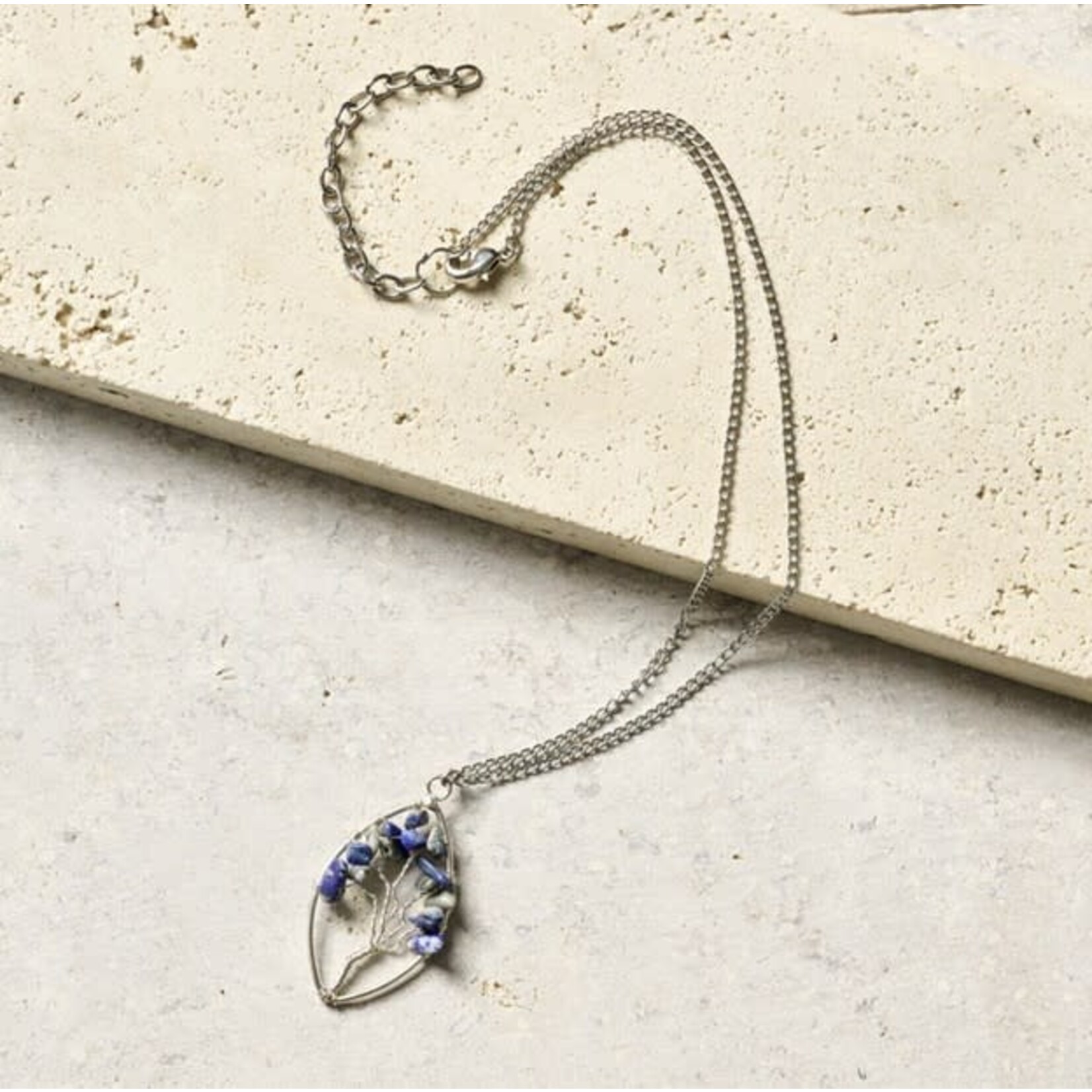 India Necklace Tree Wire Oval Ir/Br/Lapis 15L Silv/Blue