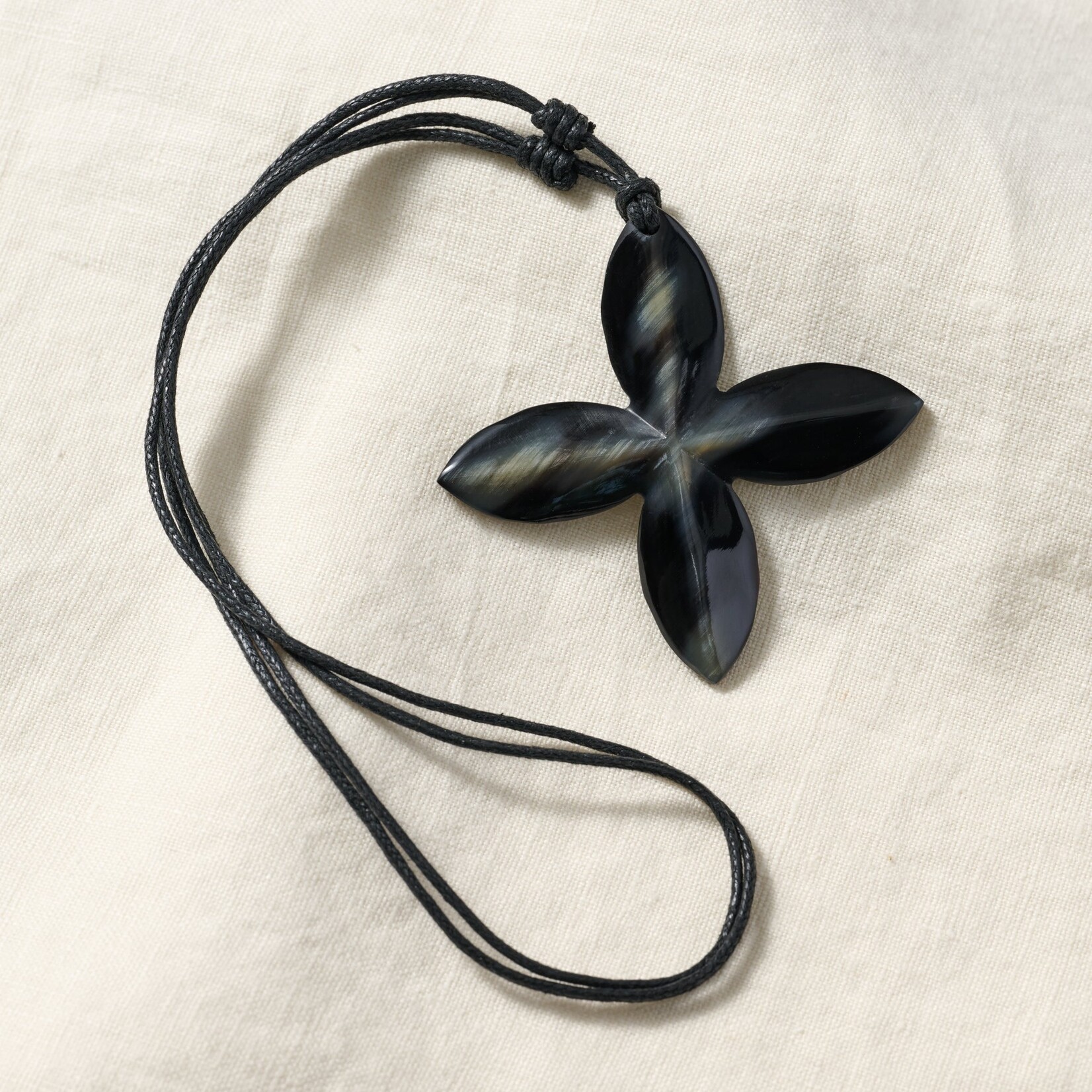 Vietnam Necklace Sq Cross Horn/Cttn Adj Black/Crm