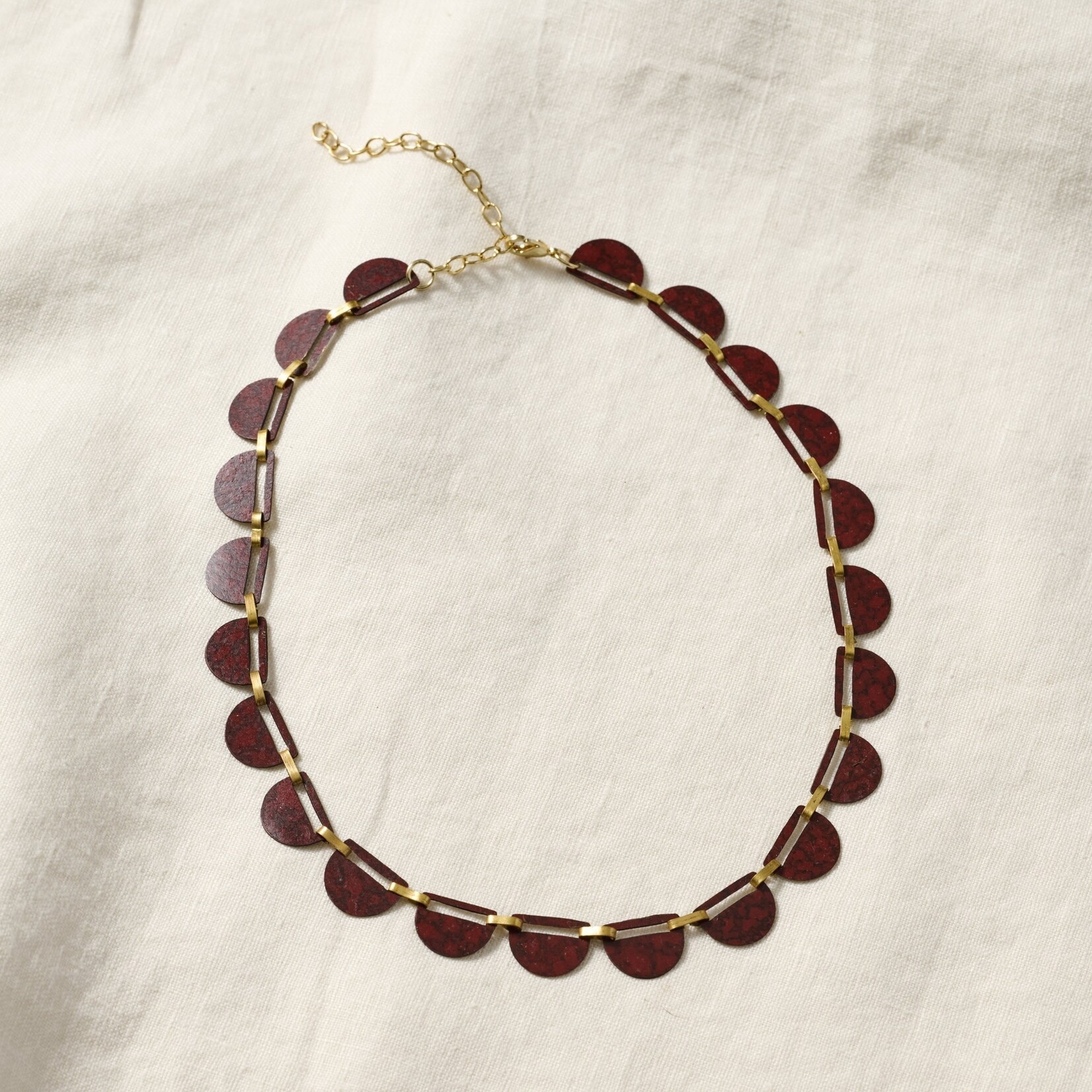 India Necklace Linked Half Circles Brass 16L Red/Gold