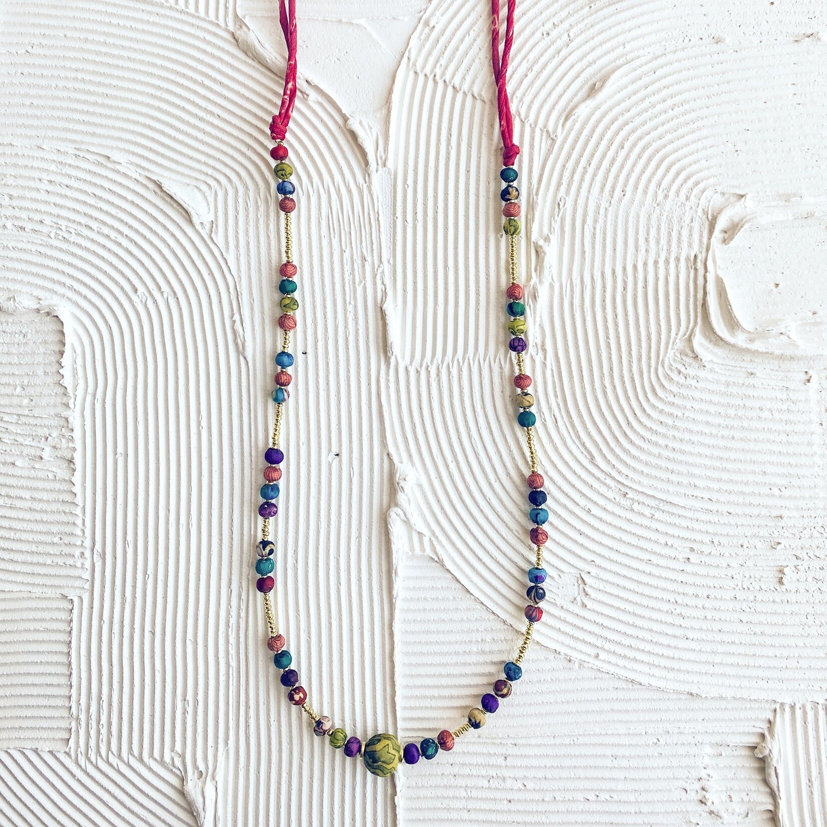 India Necklace Bead Recyc Sari/Brss 30L Adj Brss/Rd/Blu