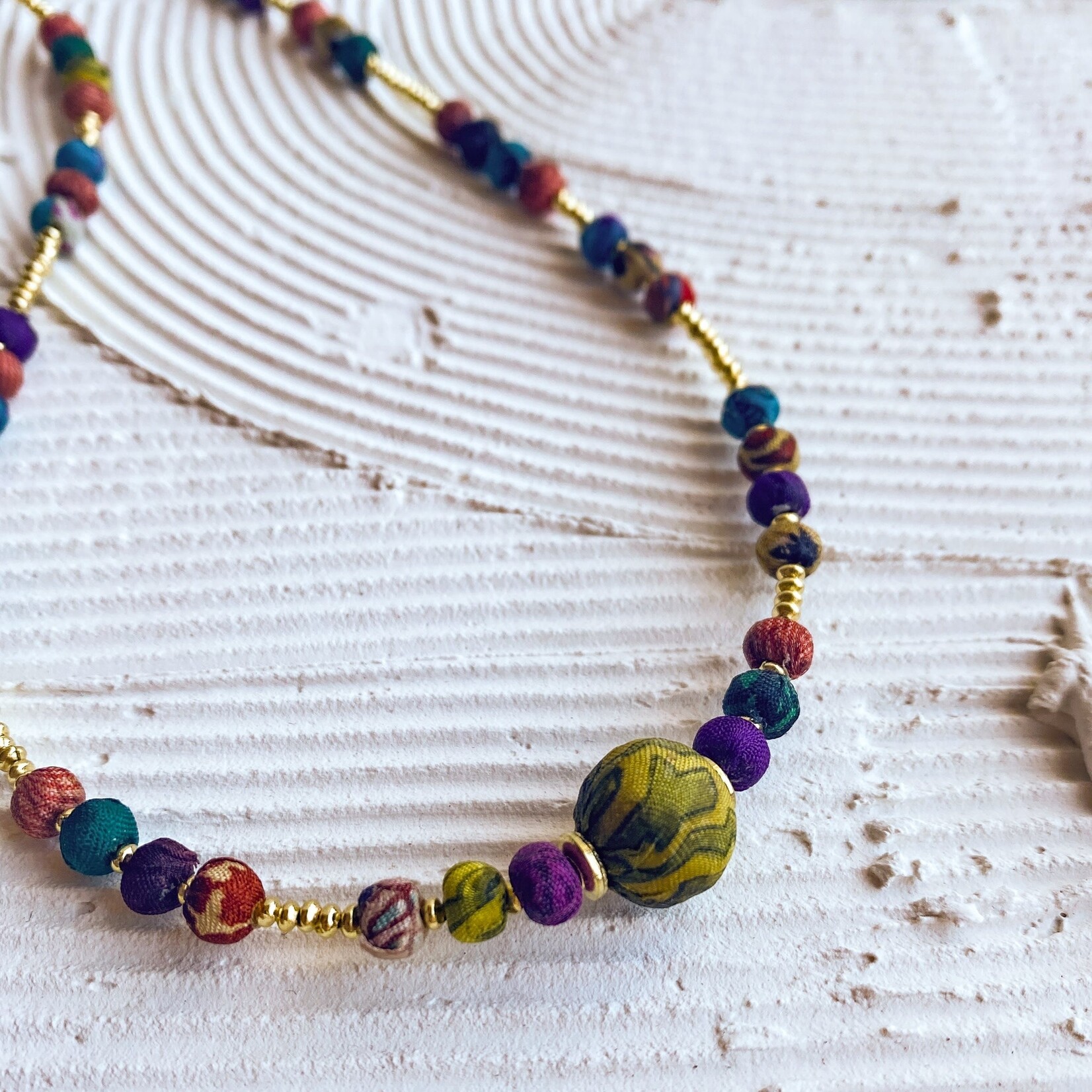 India Necklace Bead Recyc Sari/Brss 30L Adj Brss/Rd/Blu