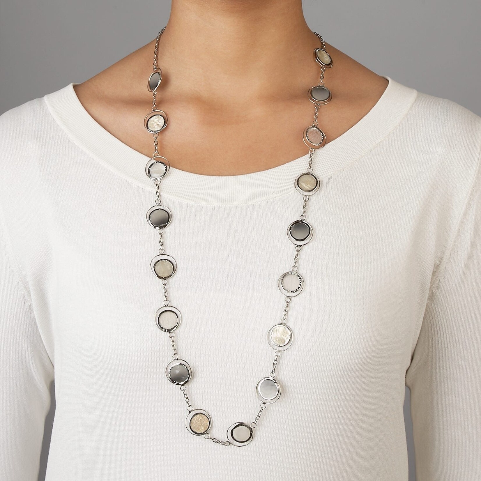 Philippines Necklace Circles Capiz 40L Cream/Gray/Si