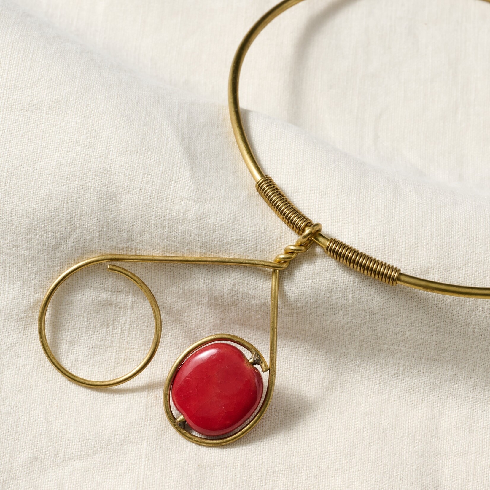 Kenya Choker W/Single Bead Cer/Br 5D Adj Red/Brass