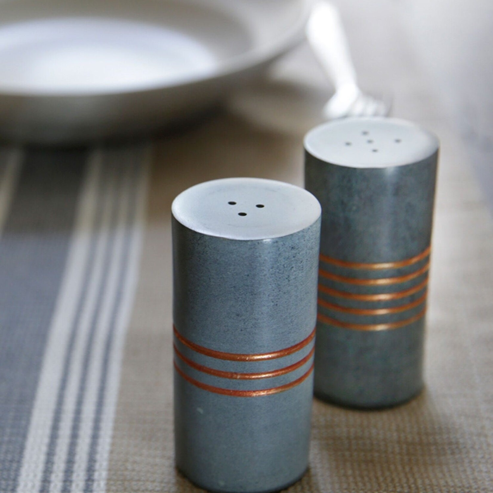 India Salt & Pepper Shakers Stone 3.5H
