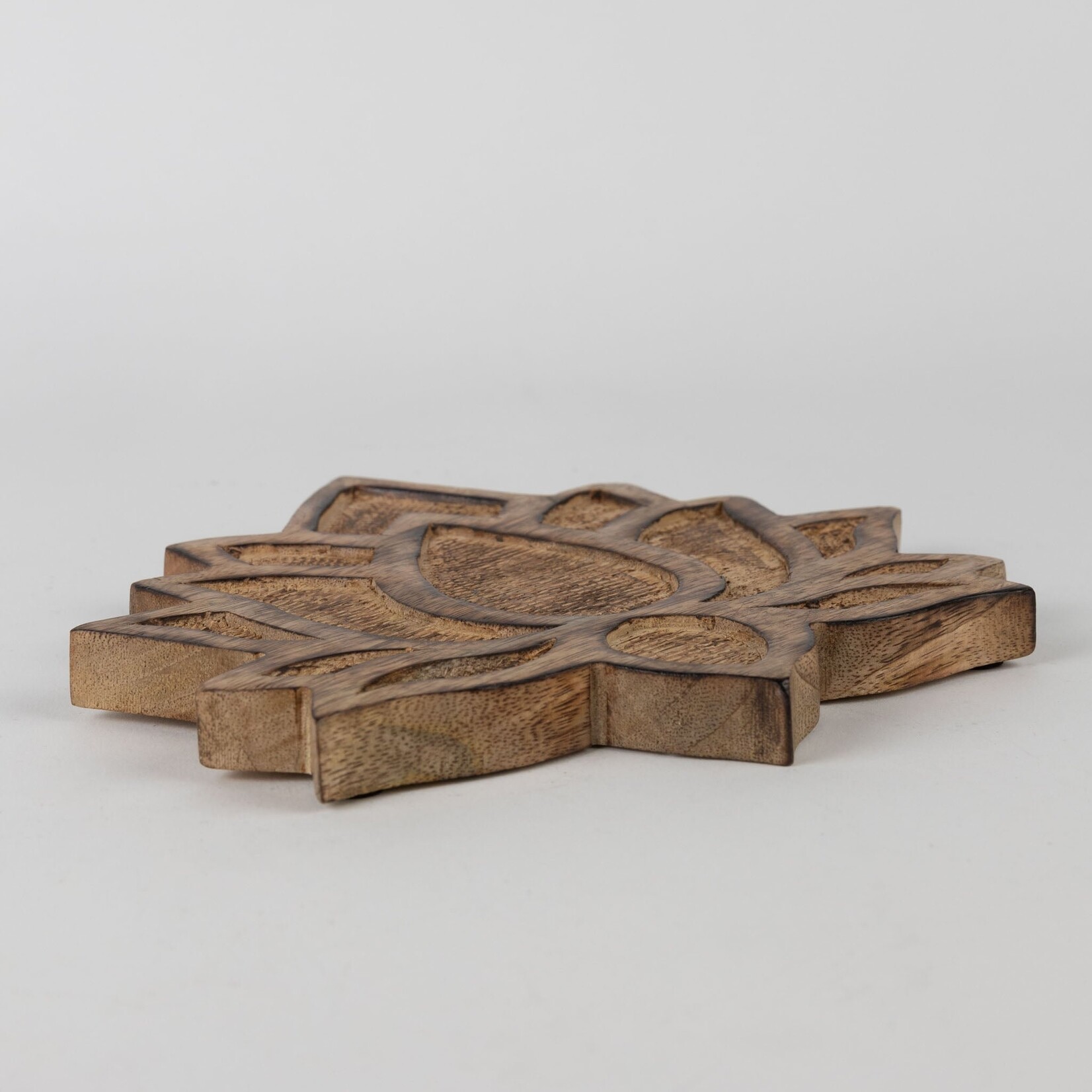 India Trivet Lotus Blossom Wood 8Dx.75H Nat