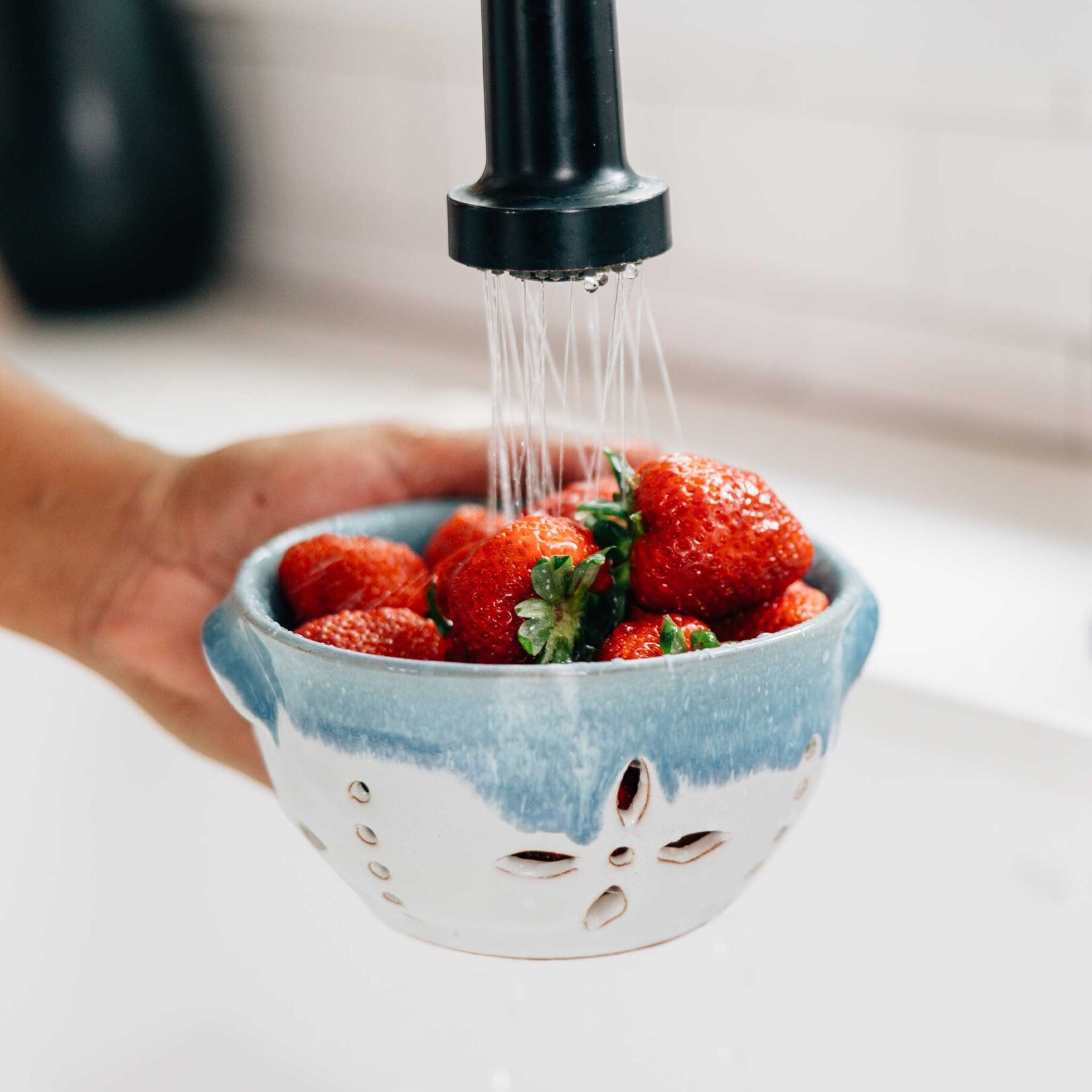 Nepal Colander Drip Glz Cer 6D Crm/Blu