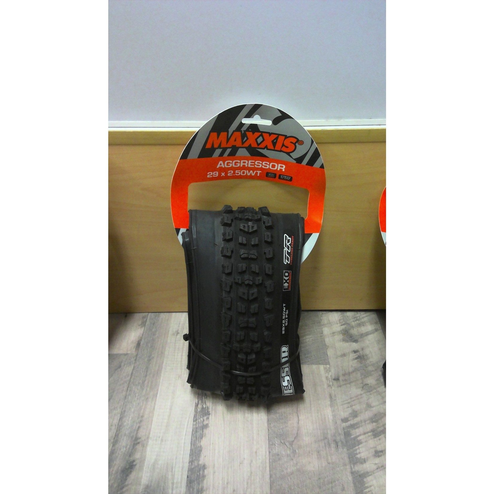 Maxxis Maxxis, Aggressor, Tire, 29''x2.30, Folding, Tubeless Ready, Dual, EXO, 60TPI, Black