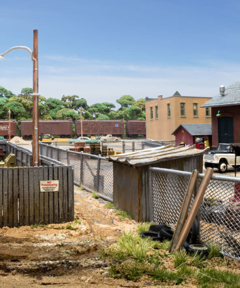 Woodland Scenics Woodland Scenics Chain Link Fence (8) Set